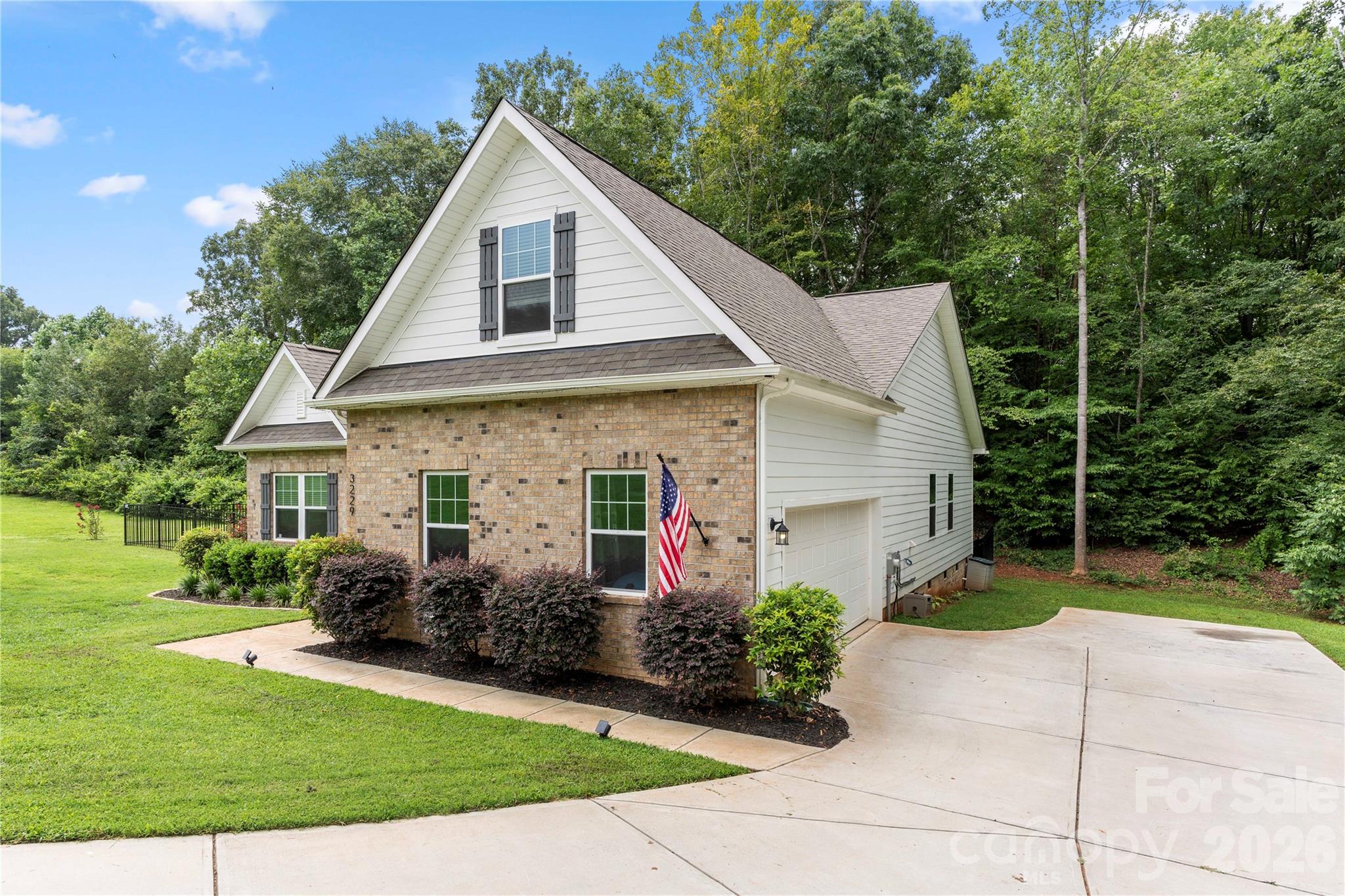 3229 Creek Bend Court Property Photo 2