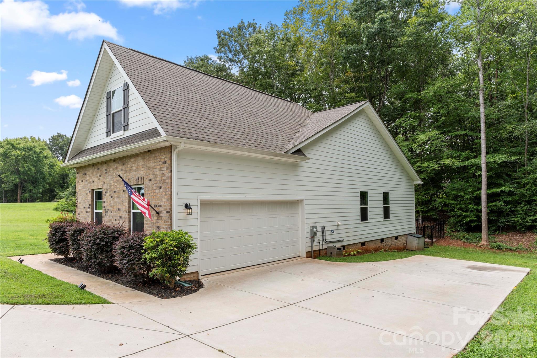 3229 Creek Bend Court Property Photo 3