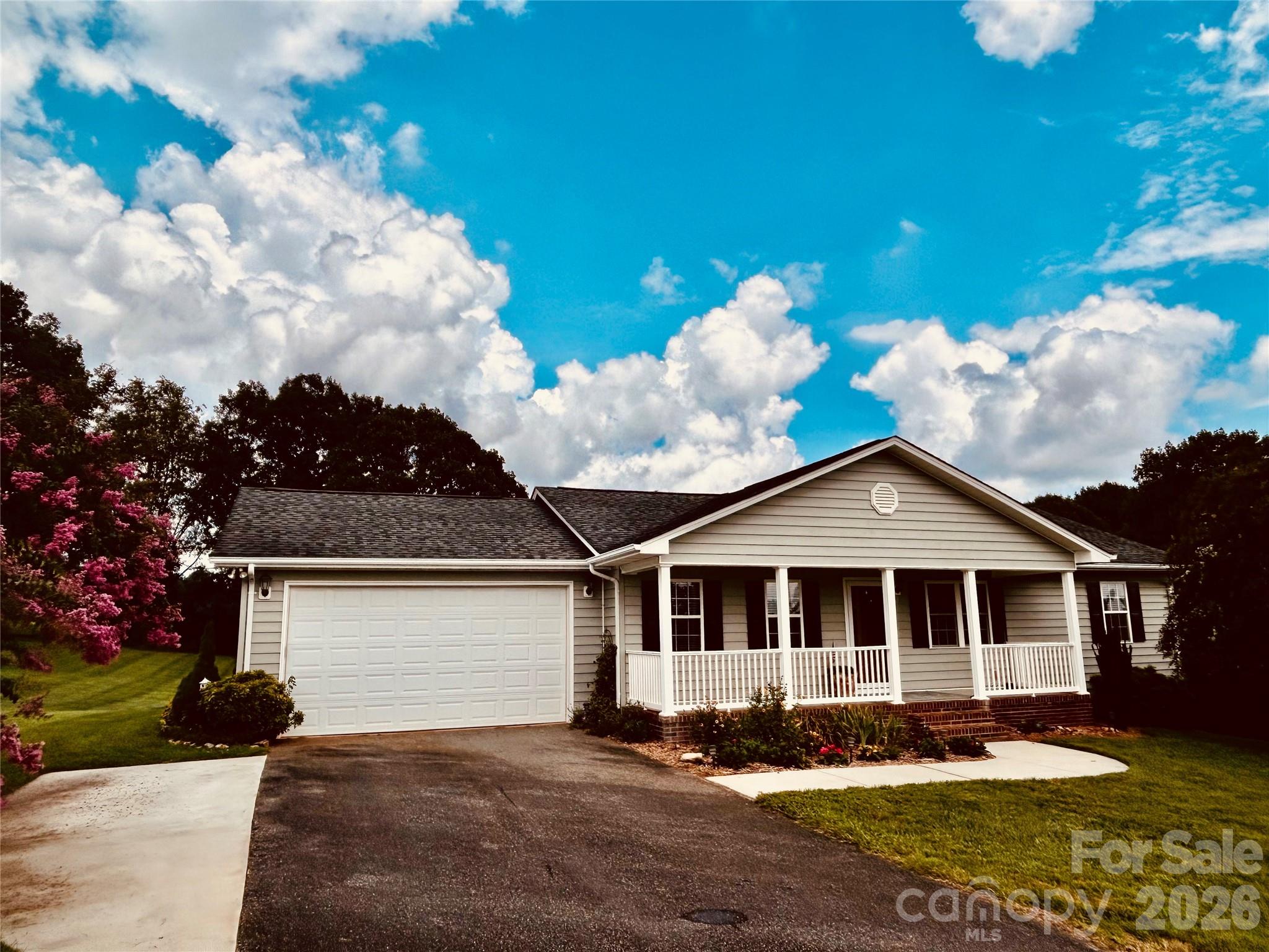 253 Stable Brook Lane Property Photo 1