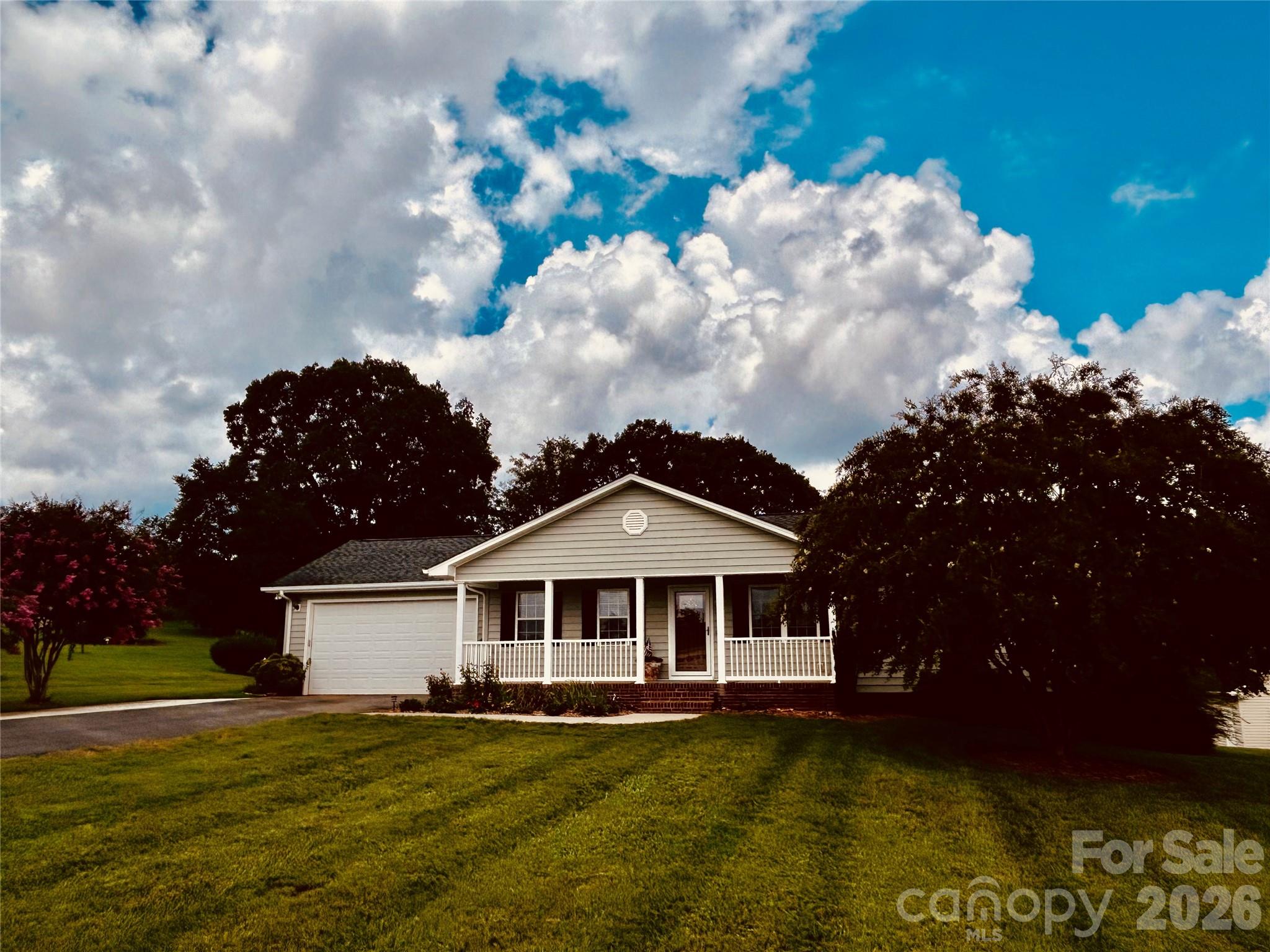 253 Stable Brook Lane Property Photo 2