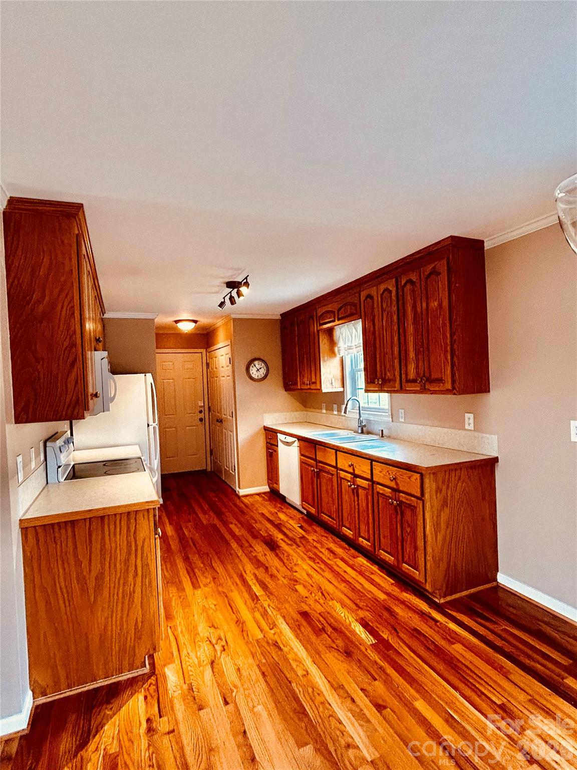 253 Stable Brook Lane Property Photo 9
