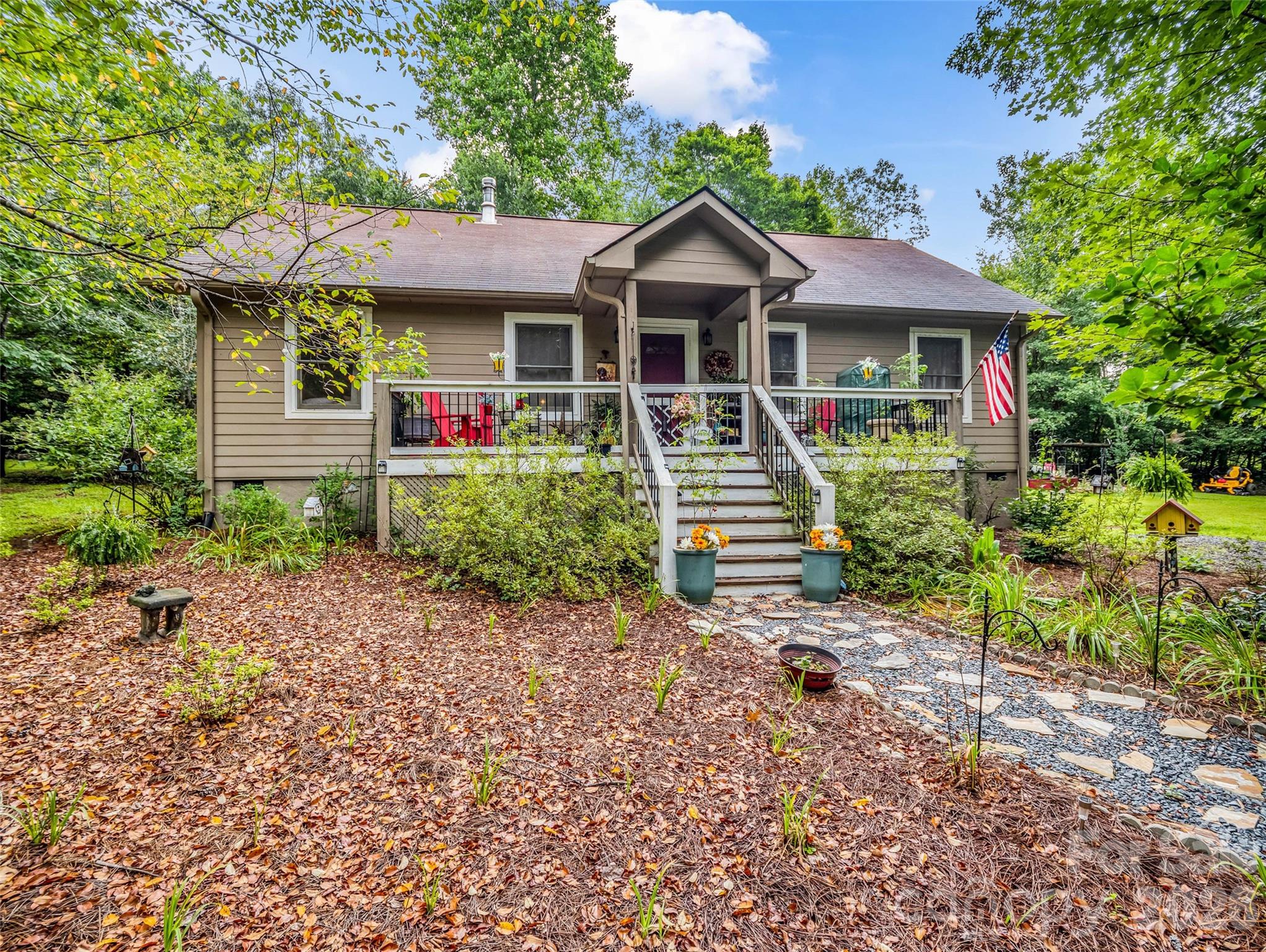 412 Whitestone Circle Property Photo 3
