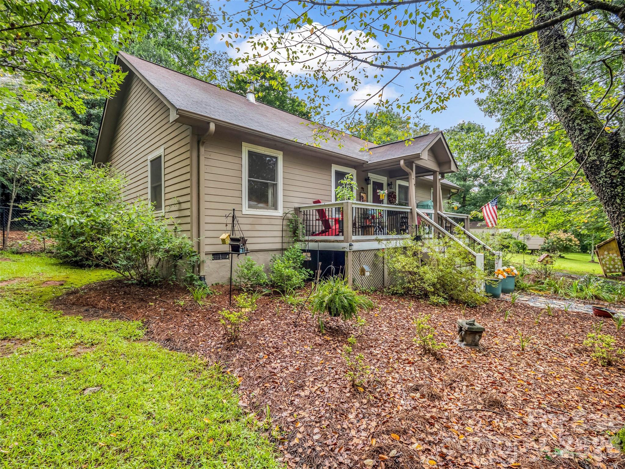 412 Whitestone Circle Property Photo 4