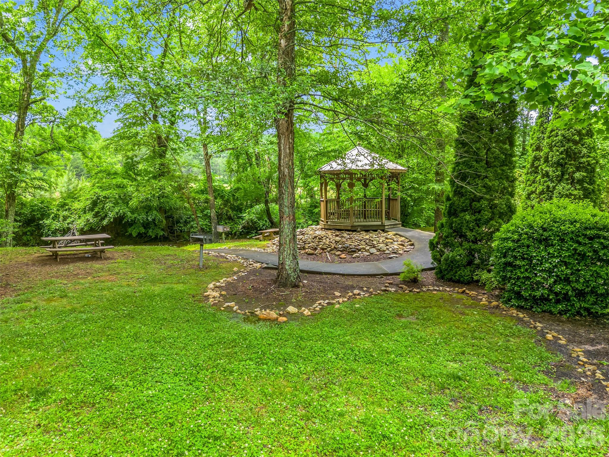 412 Whitestone Circle Property Photo 36