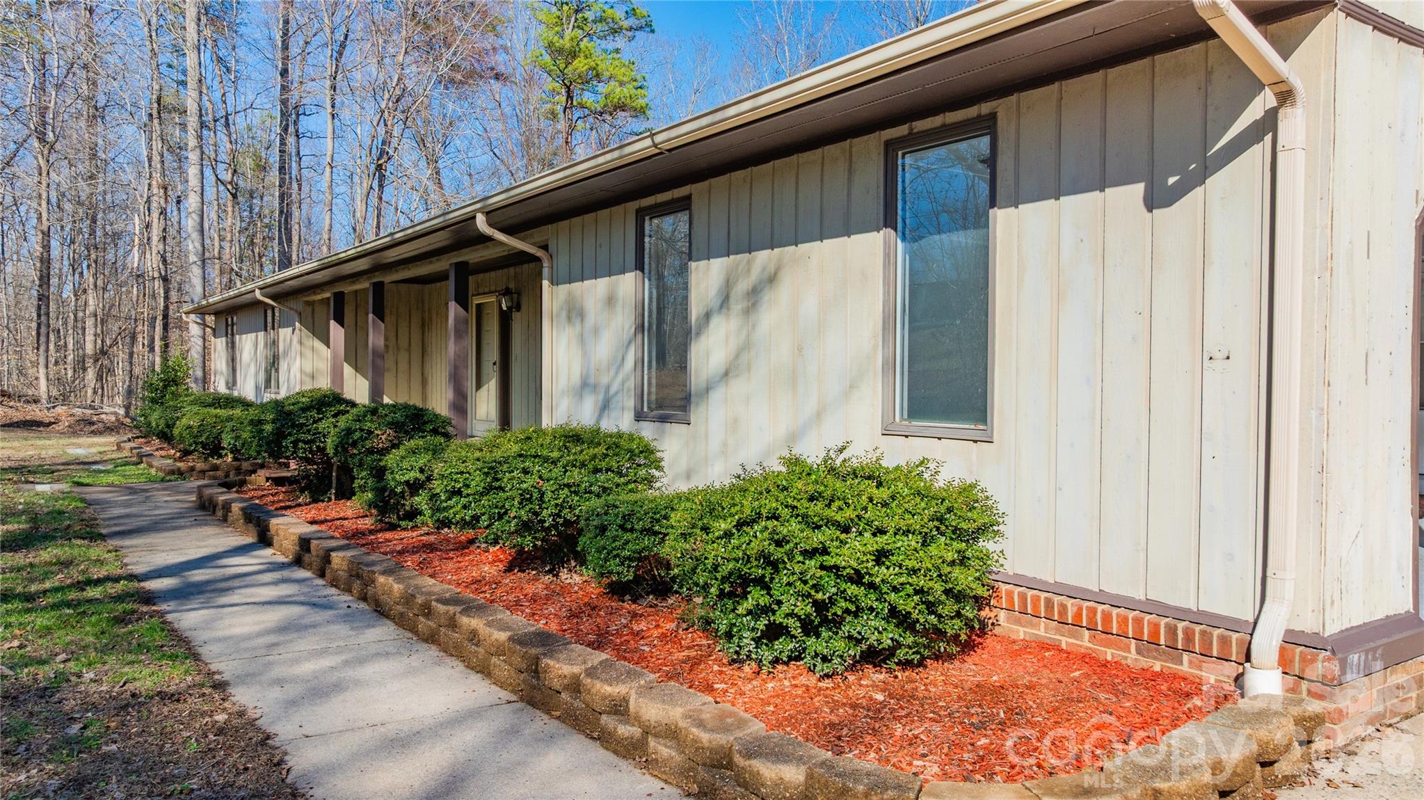 682 Cecil Street Property Photo 5