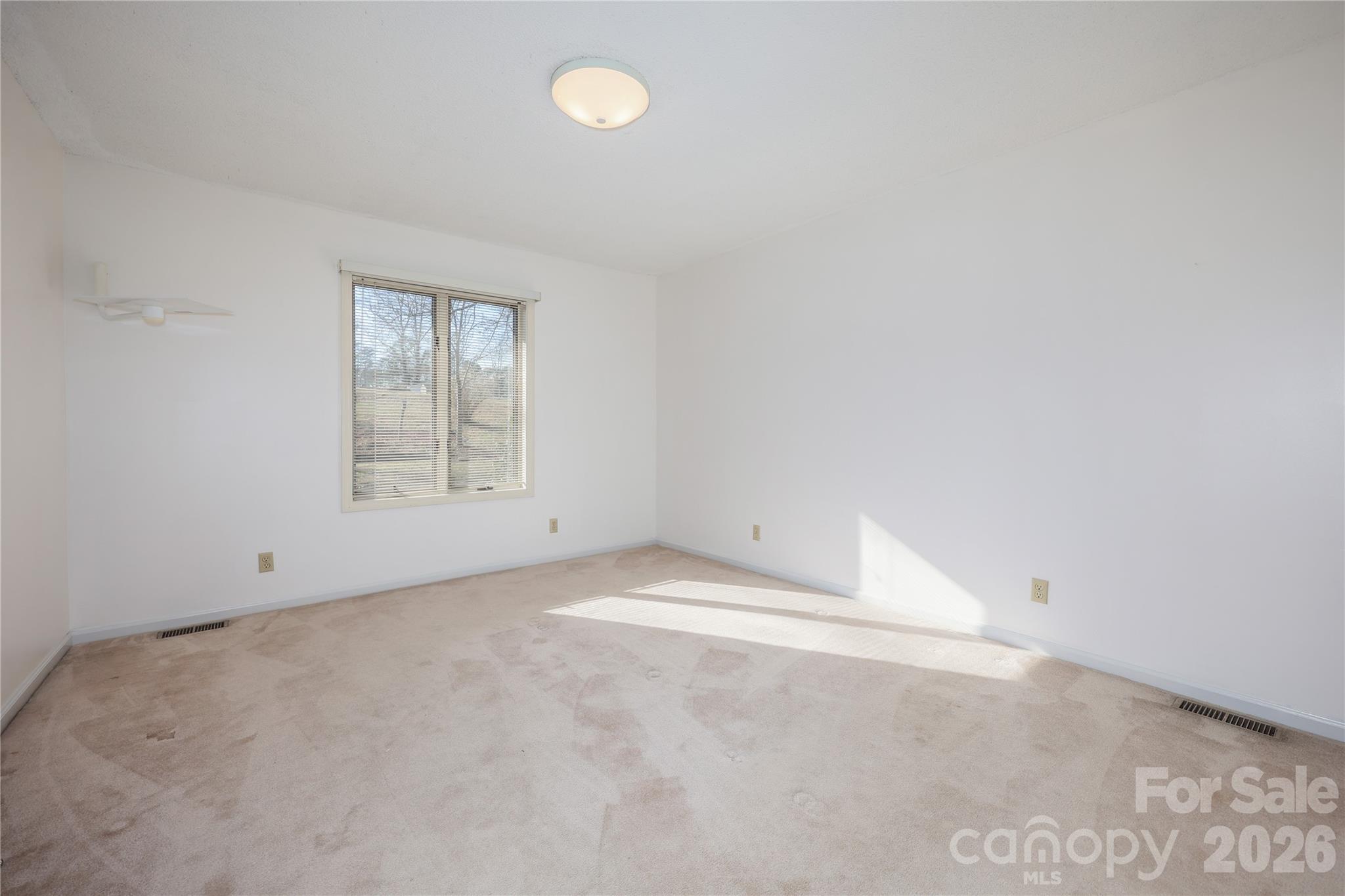 682 Cecil Street Property Photo 23