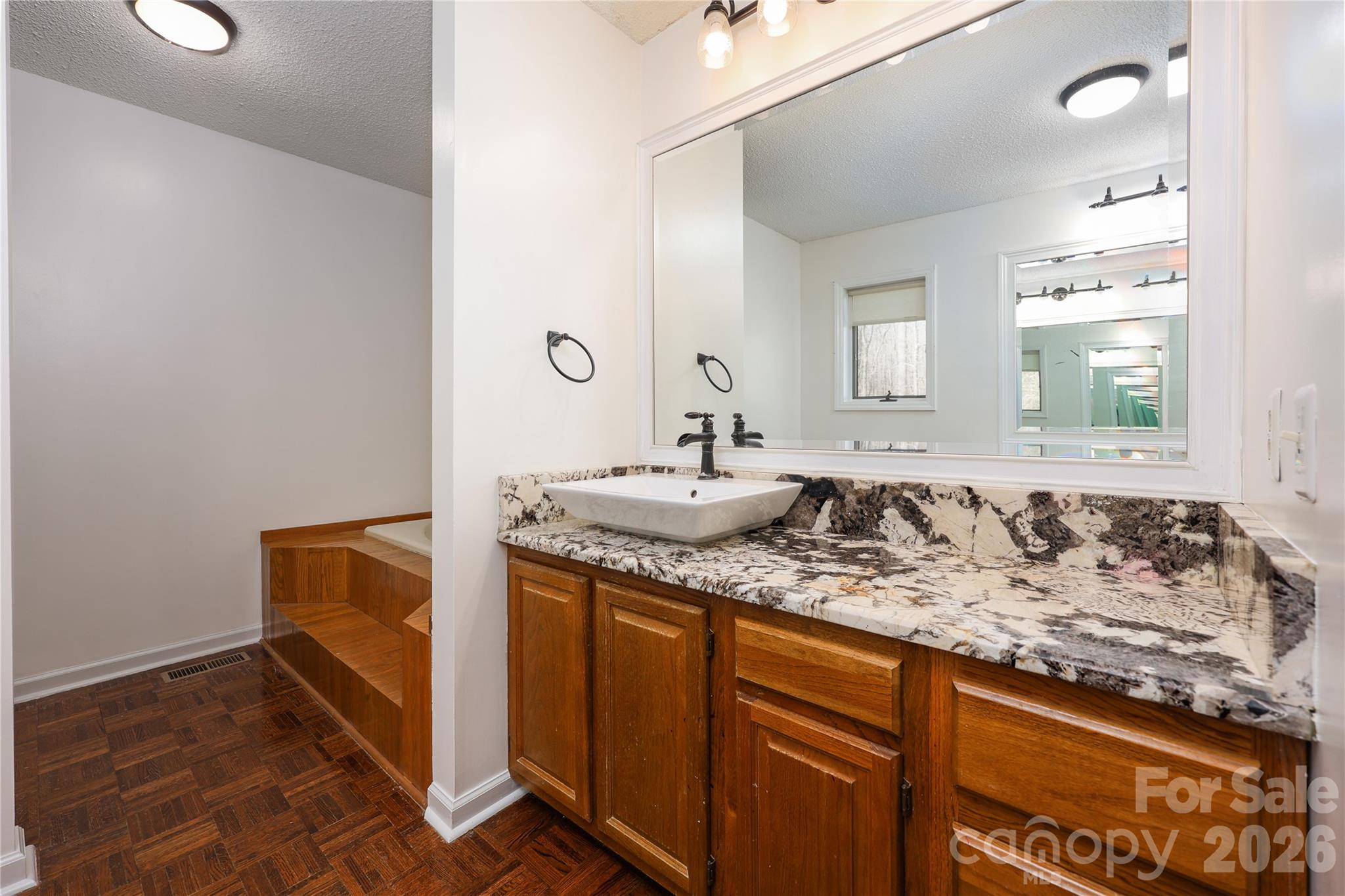 682 Cecil Street Property Photo 29