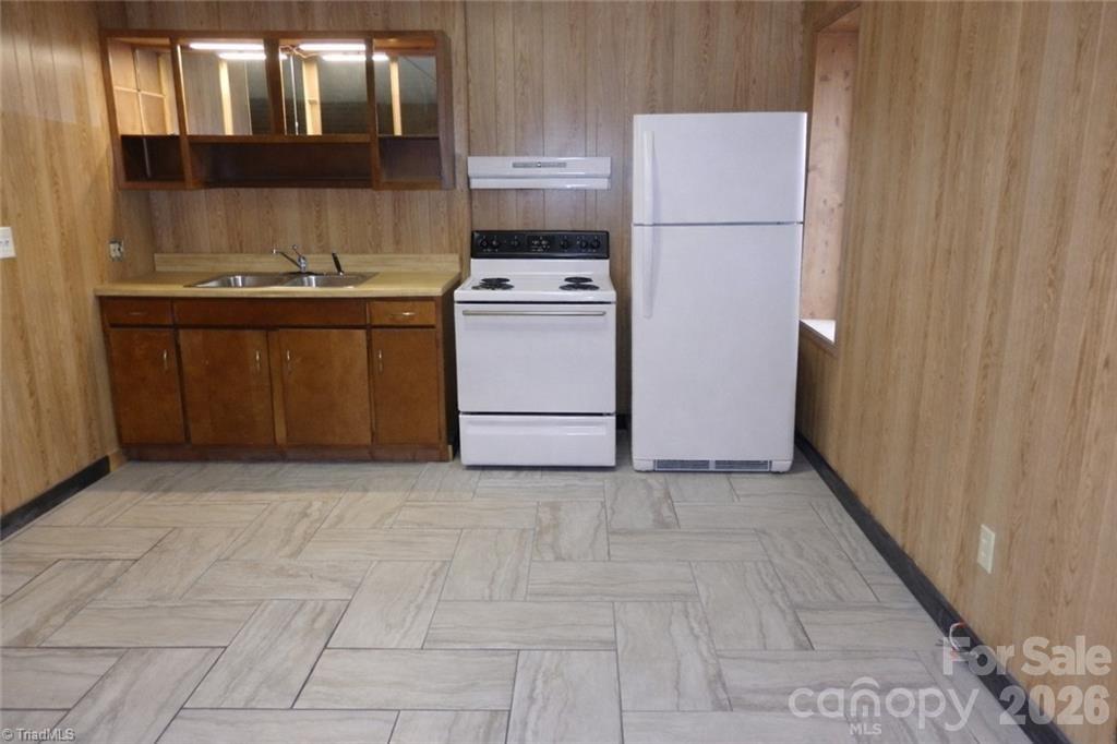 682 Cecil Street Property Photo 33