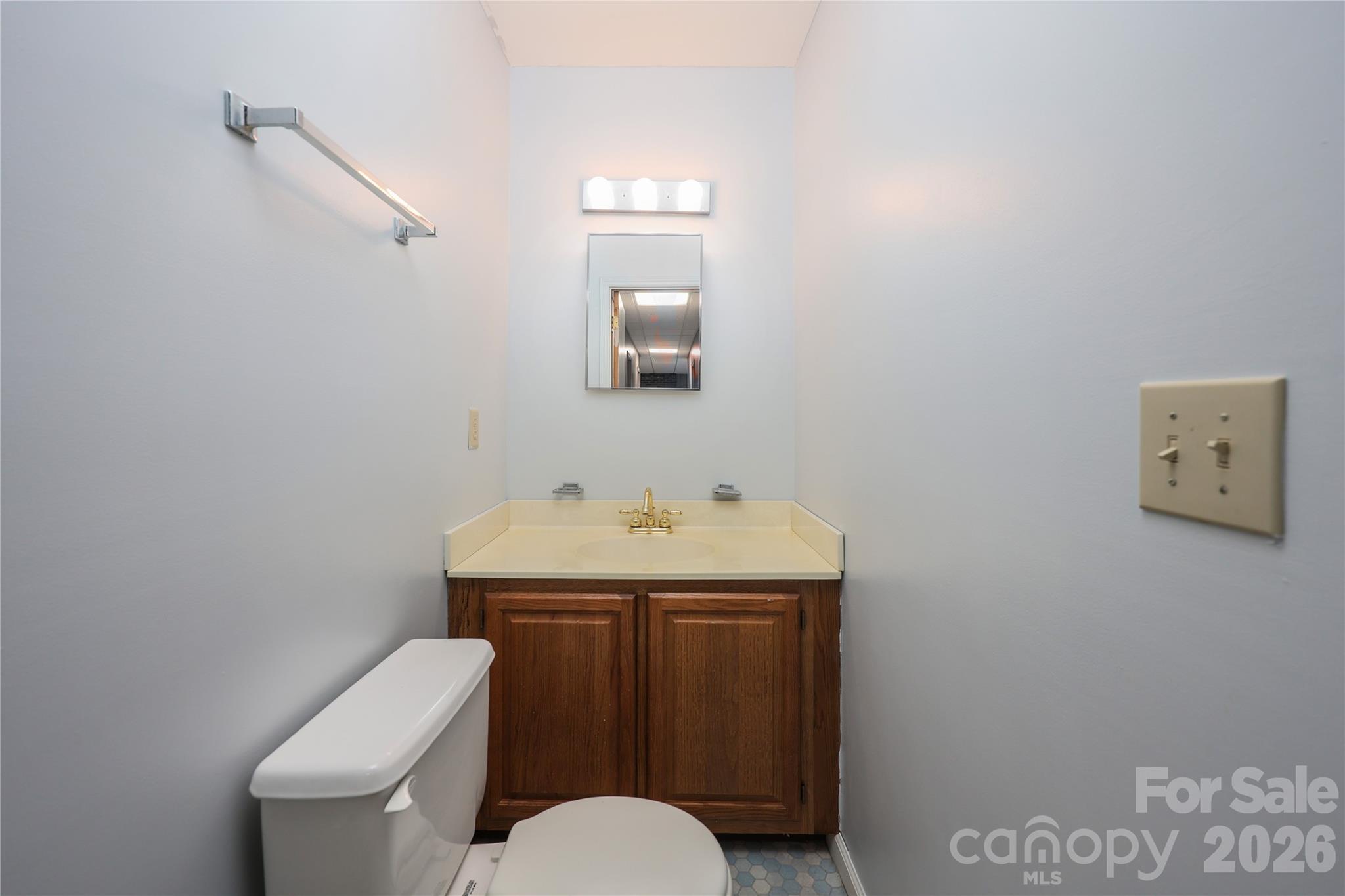 682 Cecil Street Property Photo 37