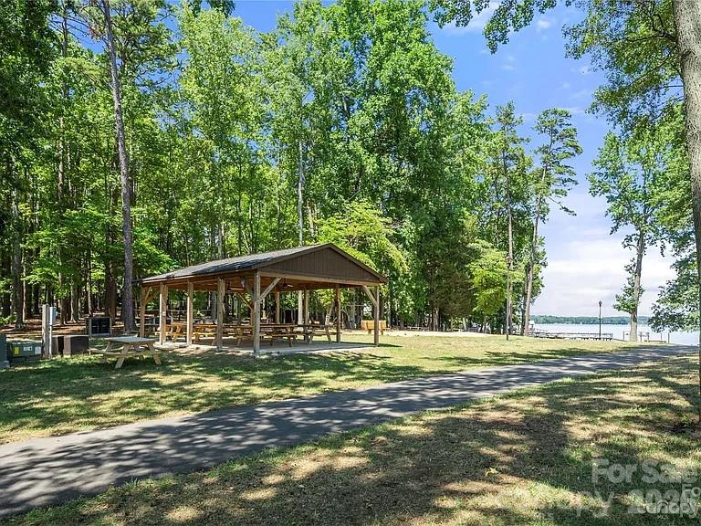 222 Riverview Terrace Property Photo 42