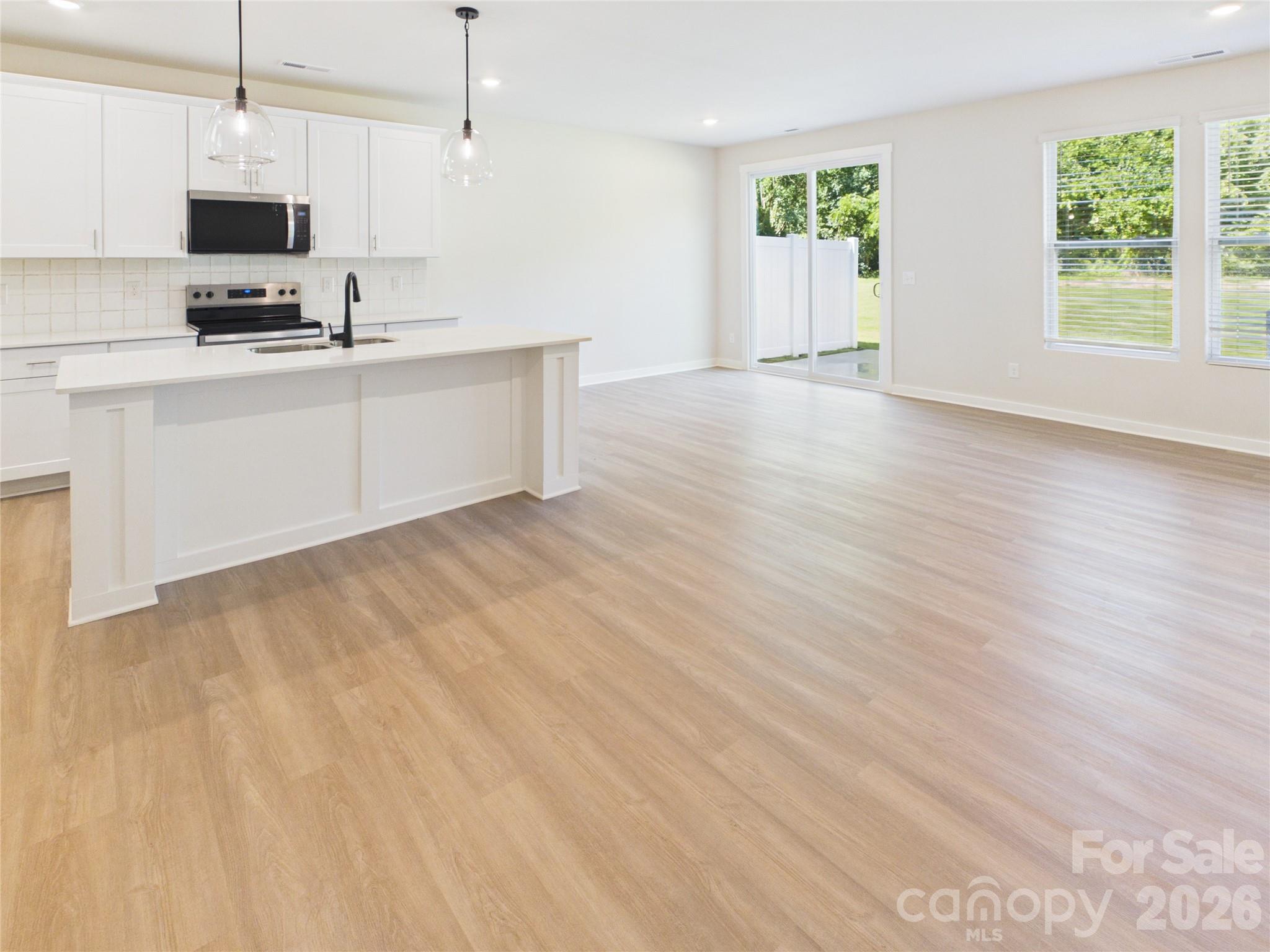 105 N Dilling Street 05 Property Photo 6