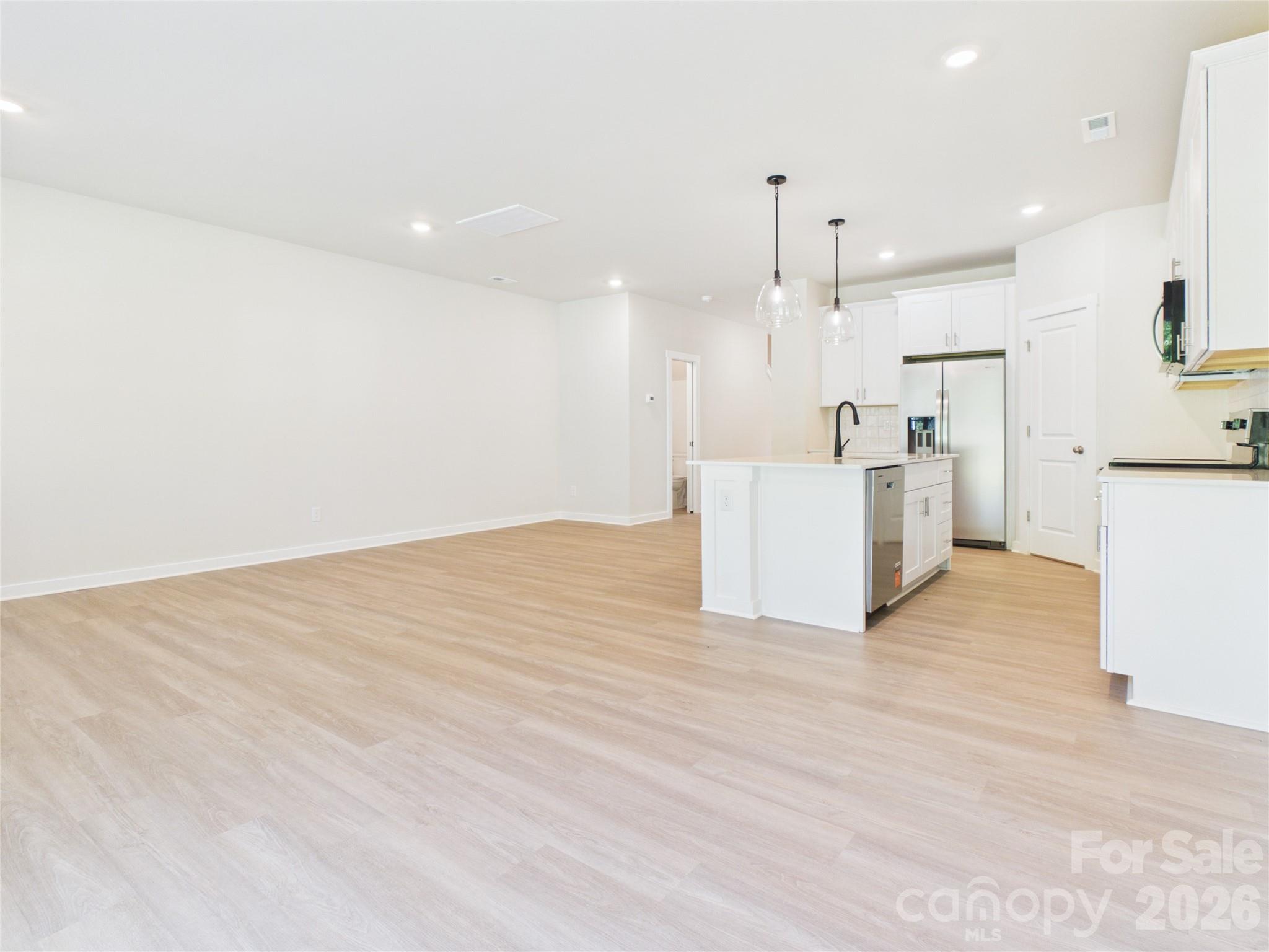 105 N Dilling Street 05 Property Photo 8