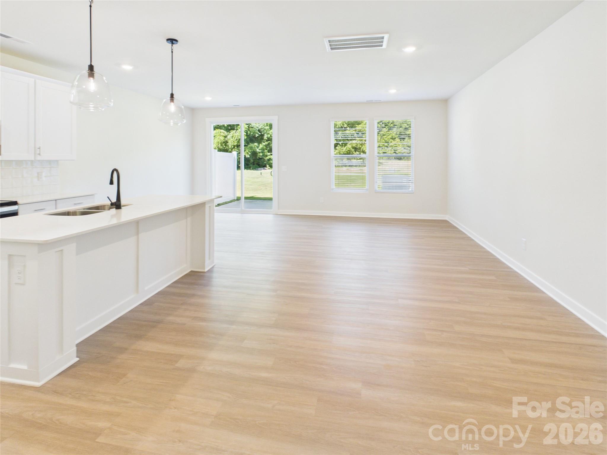 105 N Dilling Street 05 Property Photo 14
