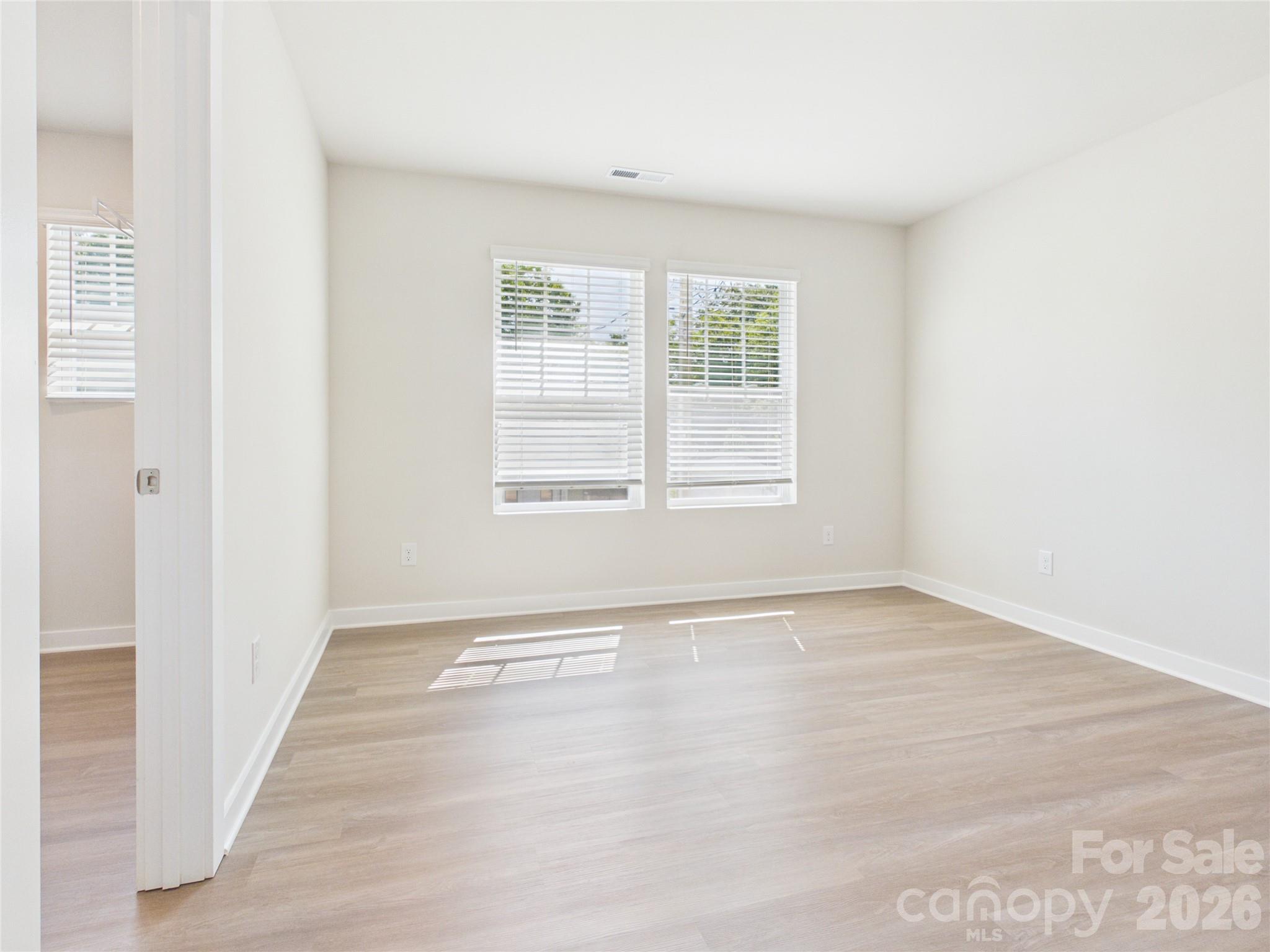 105 N Dilling Street 05 Property Photo 24