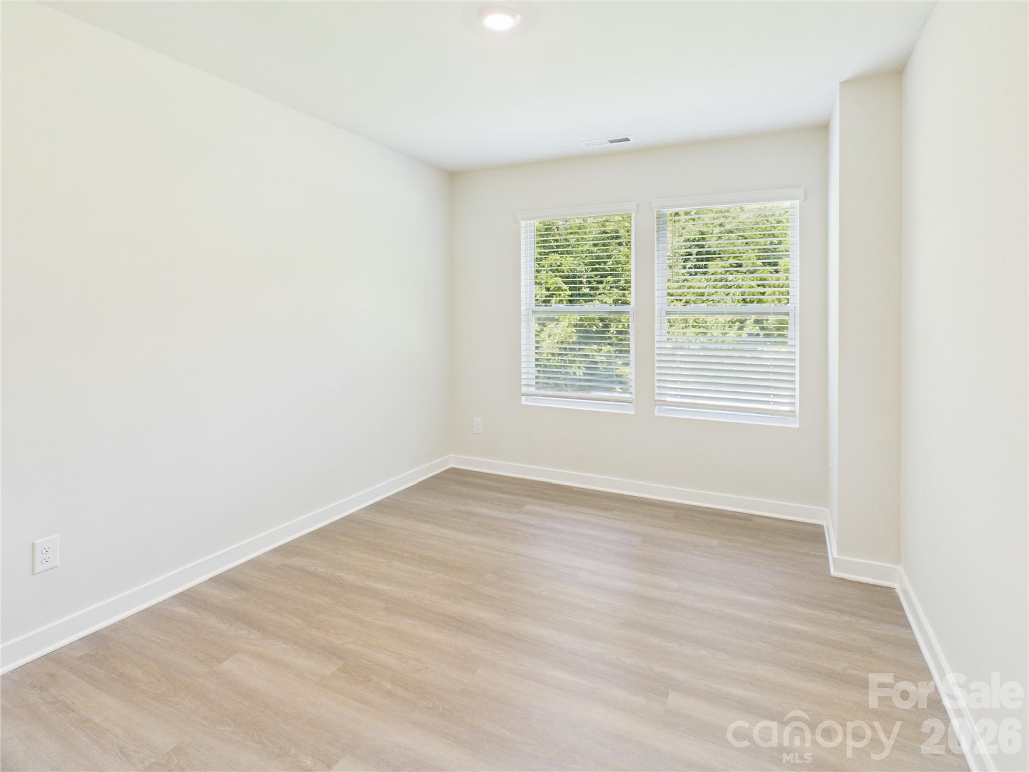 105 N Dilling Street 05 Property Photo 31