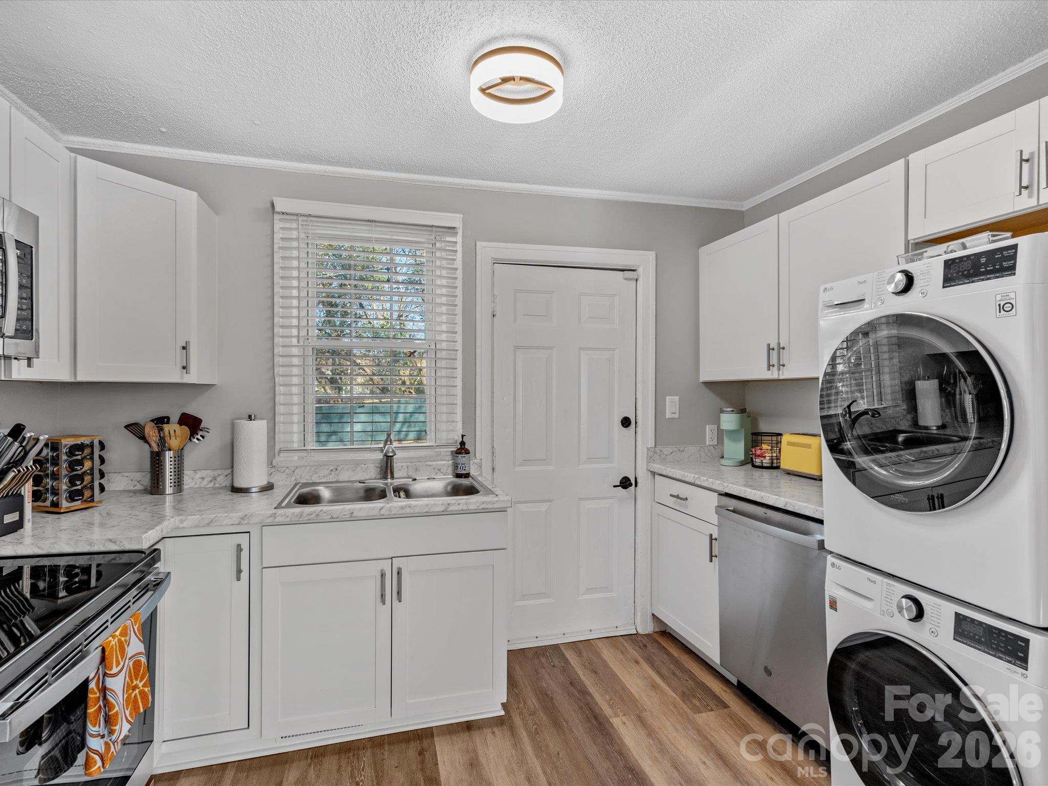 1136 Mona Drive Property Photo 10