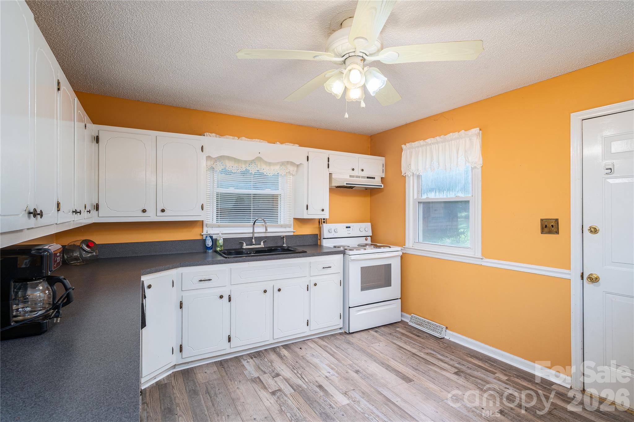 614 W Westview Street Property Photo 17