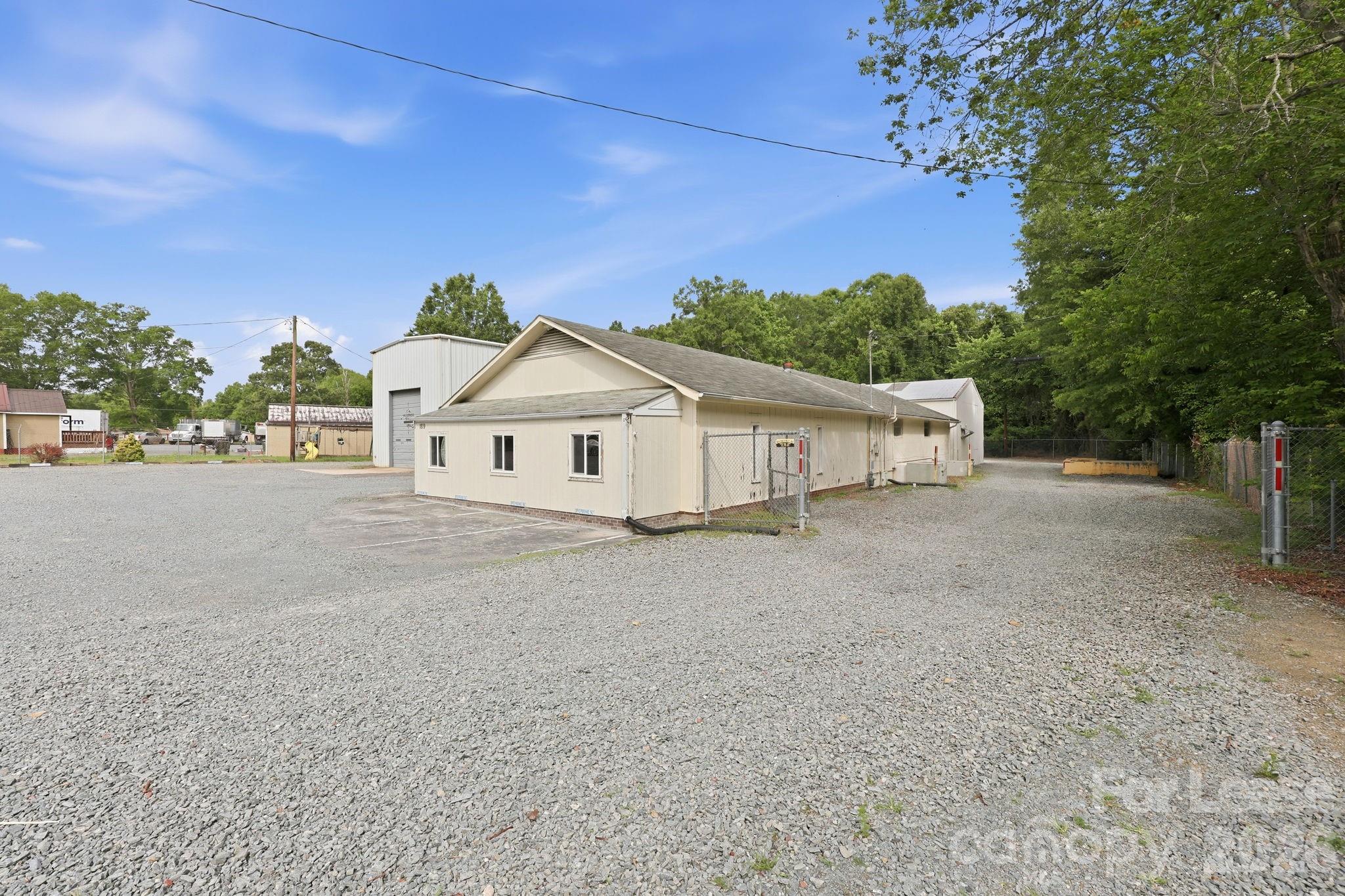 1819 John Moore Road Property Photo 17