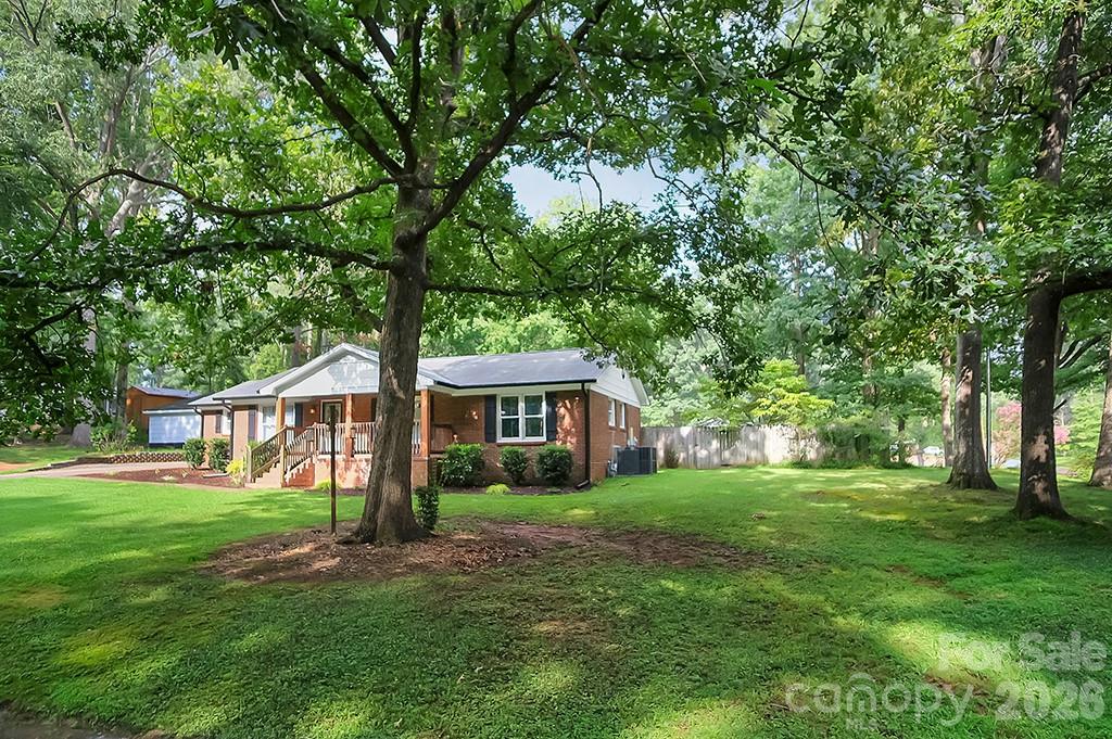 602 Holly Circle Property Photo 4
