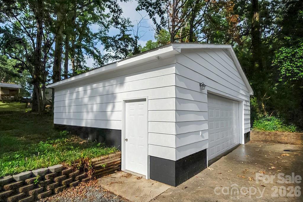 602 Holly Circle Property Photo 5