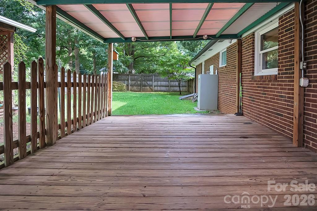 602 Holly Circle Property Photo 8