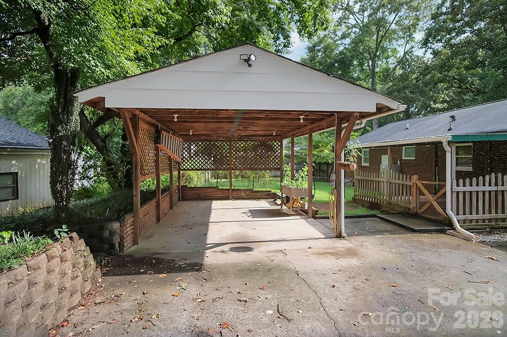 602 Holly Circle Property Photo 28