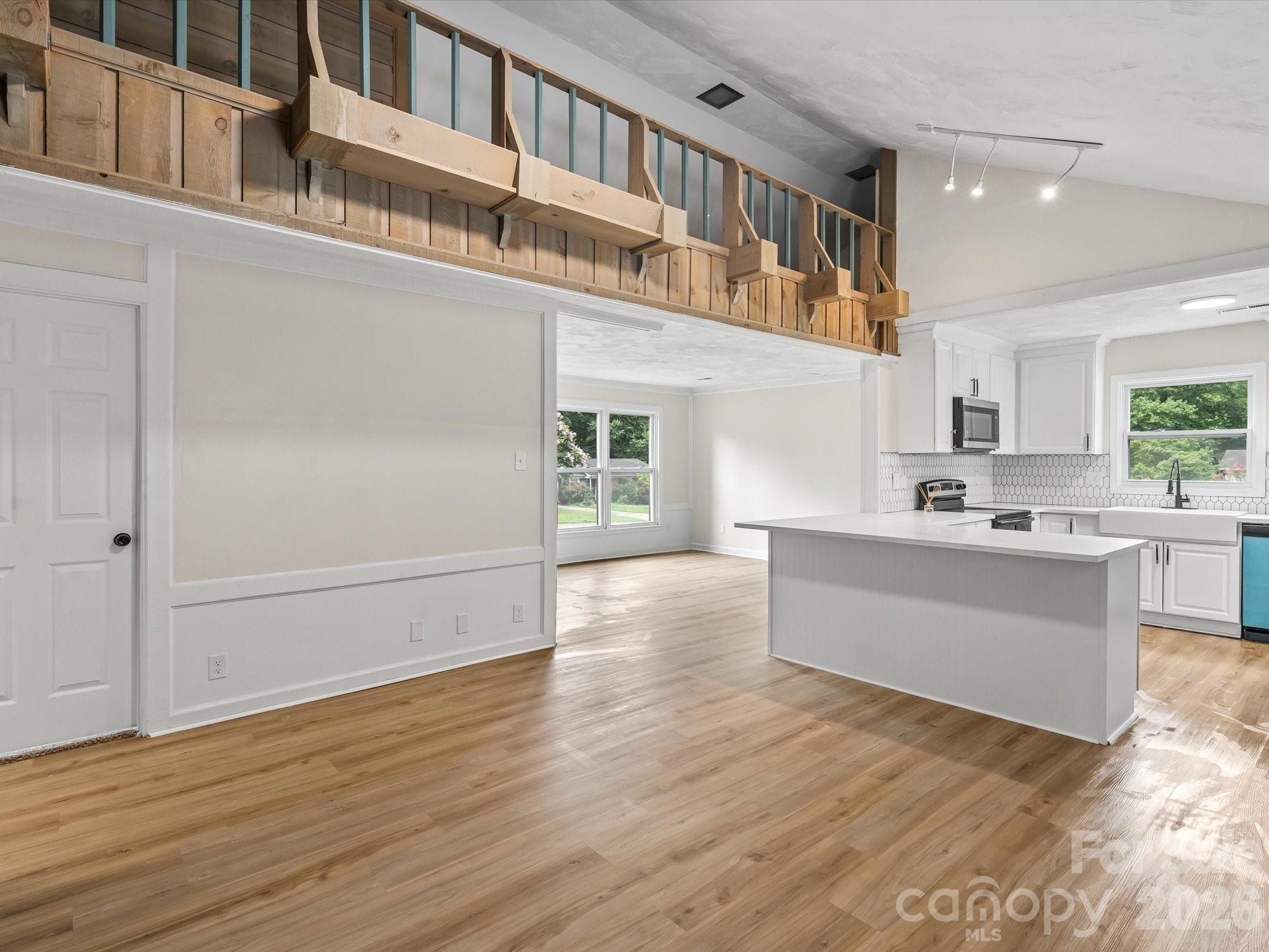 5312 Larewood Drive Property Photo 6