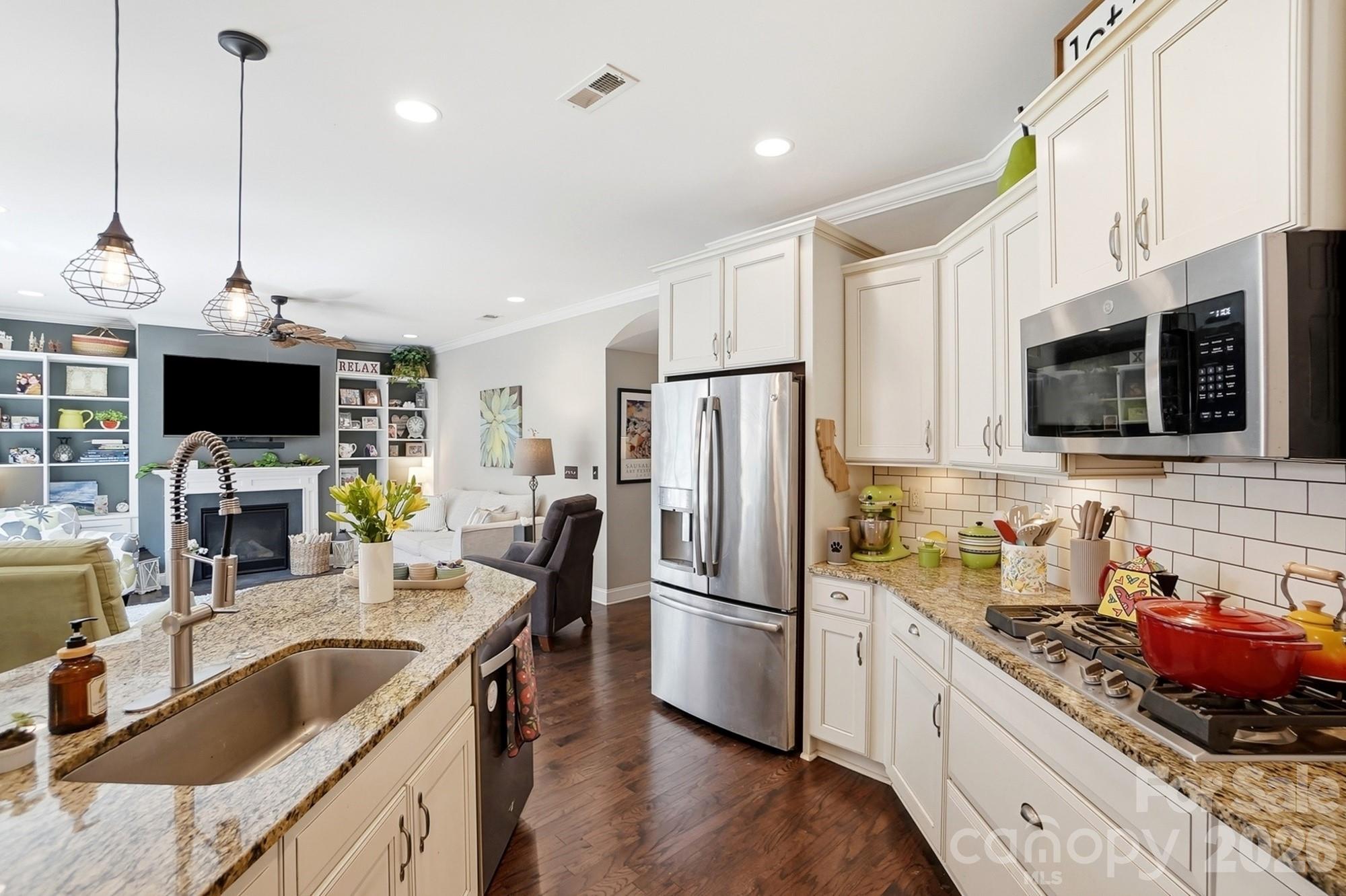 1100 Avalon Place Property Photo 15