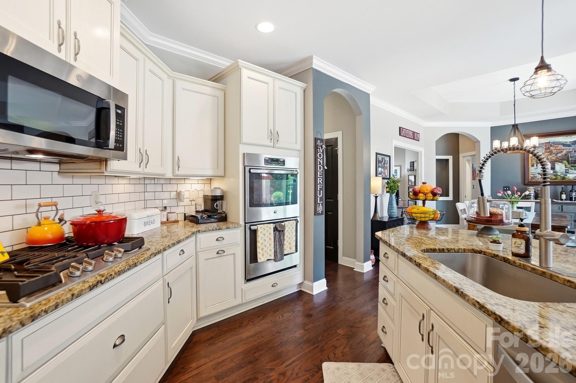 1100 Avalon Place Property Photo 16