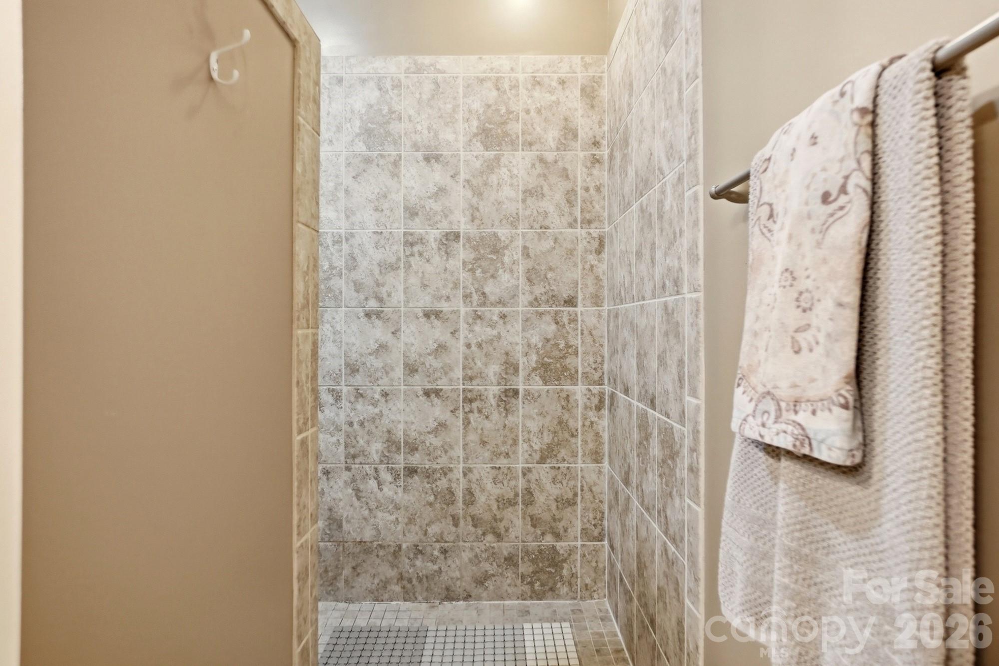 1100 Avalon Place Property Photo 27