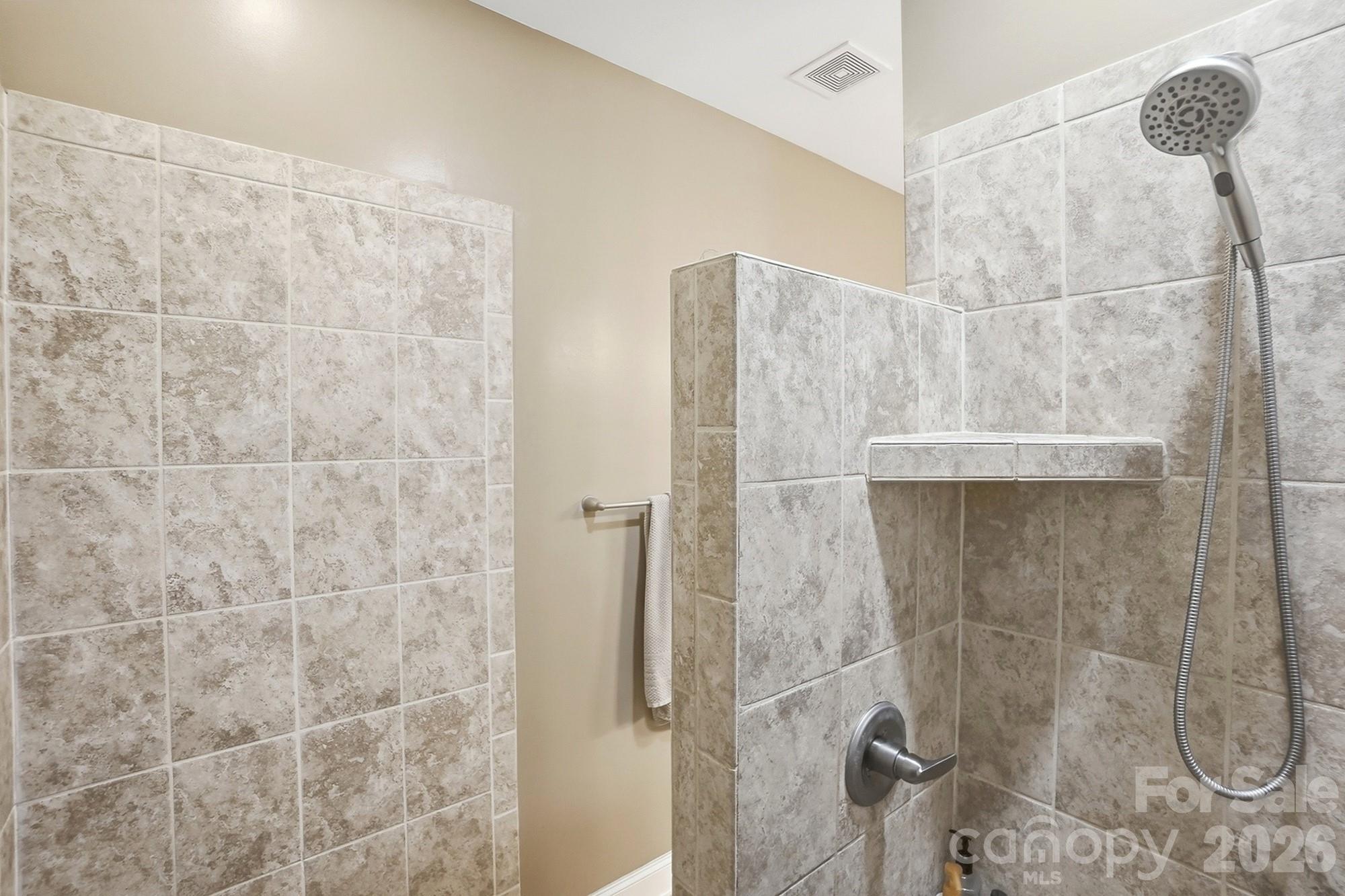1100 Avalon Place Property Photo 28