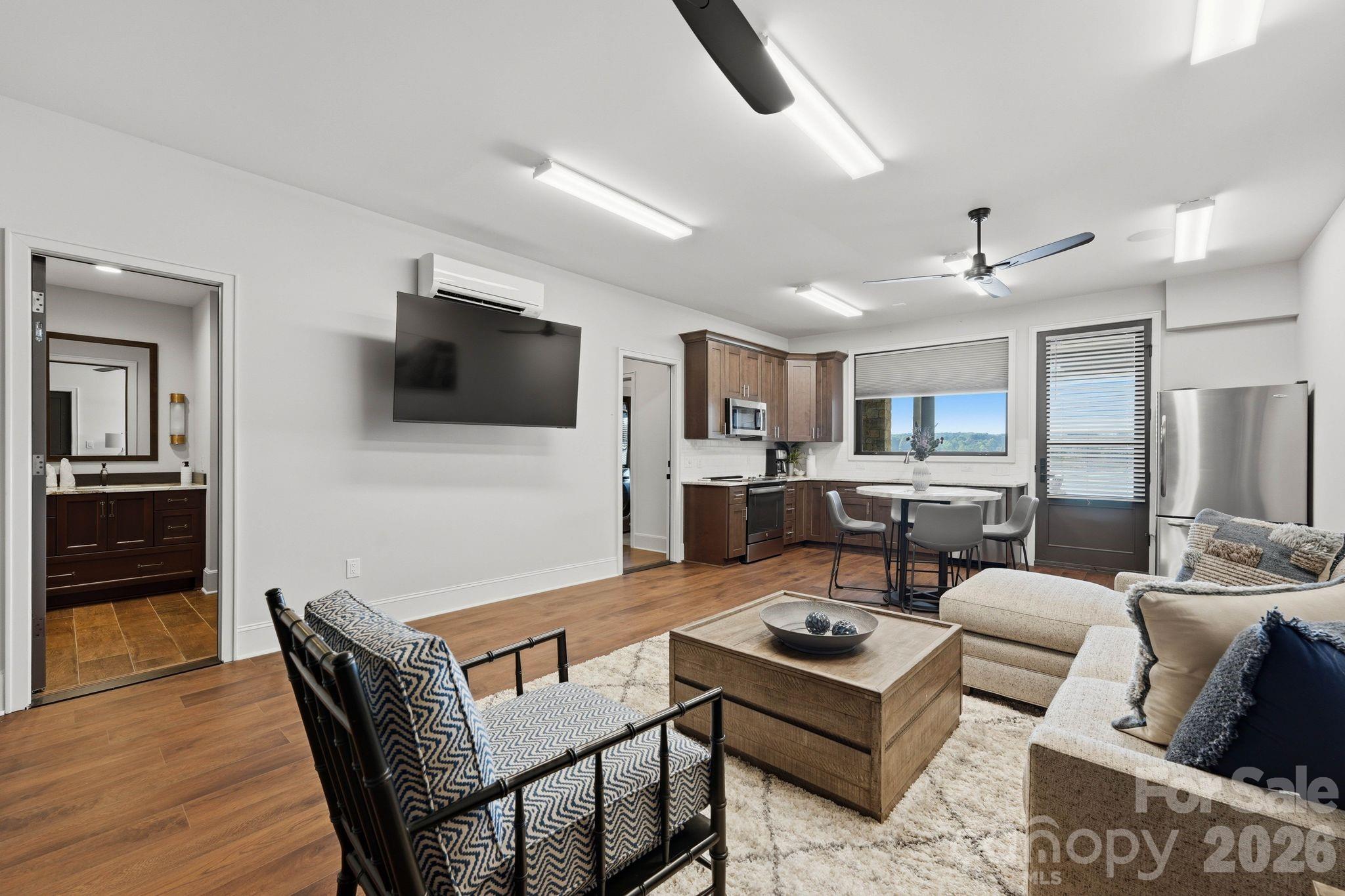 125 Quiet Waters Drive Property Photo 41