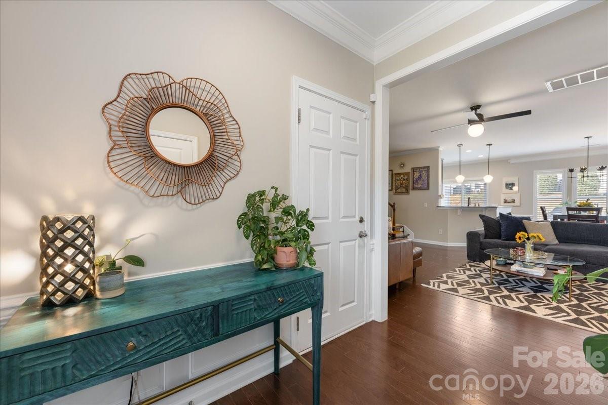 2434 Royal York Avenue Property Photo 6