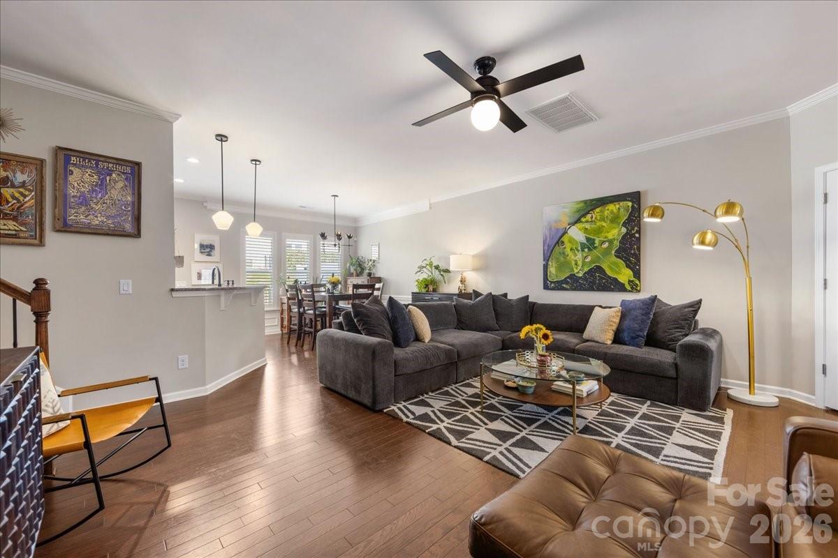 2434 Royal York Avenue Property Photo 10