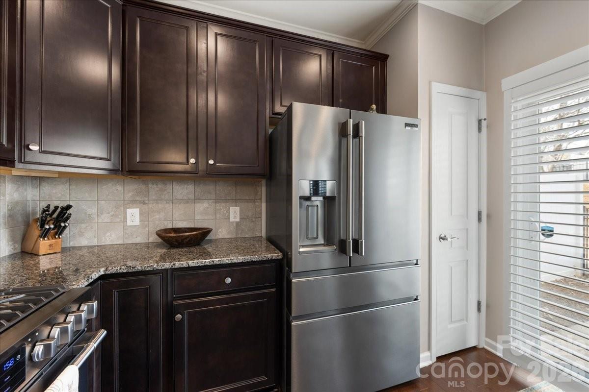 2434 Royal York Avenue Property Photo 15