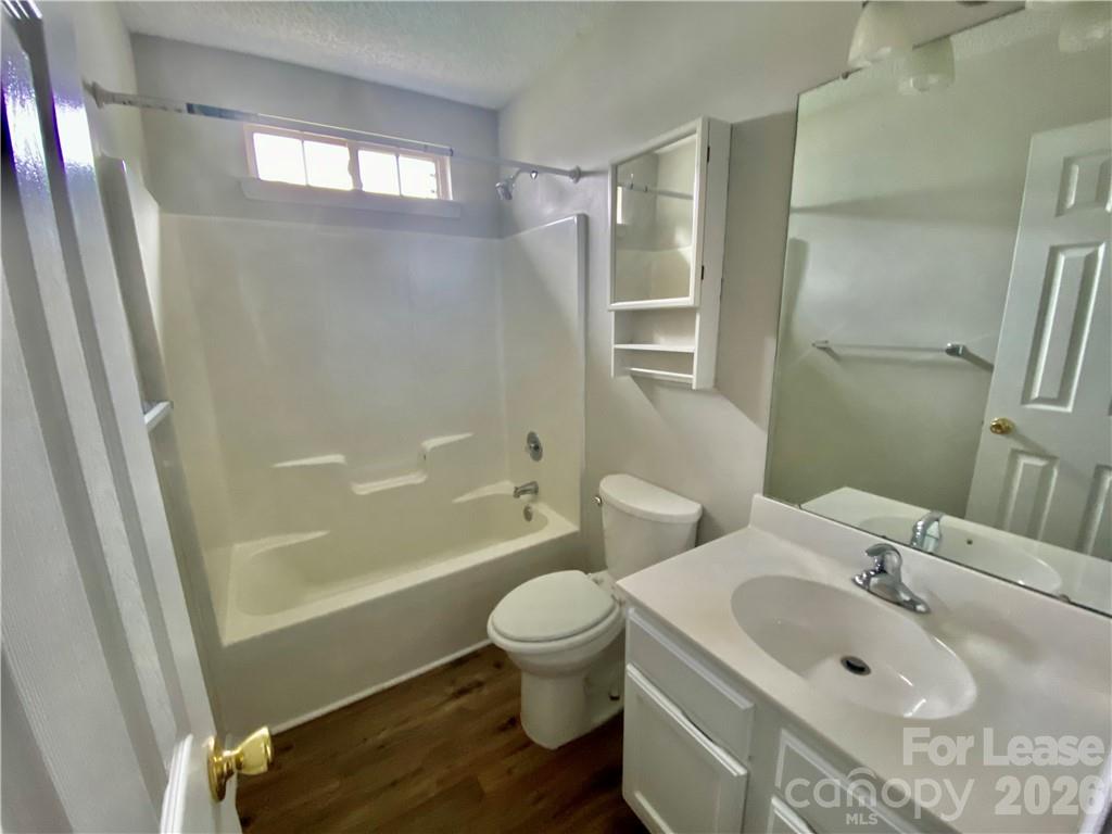 3008 Hawick Commons Drive Property Photo 5