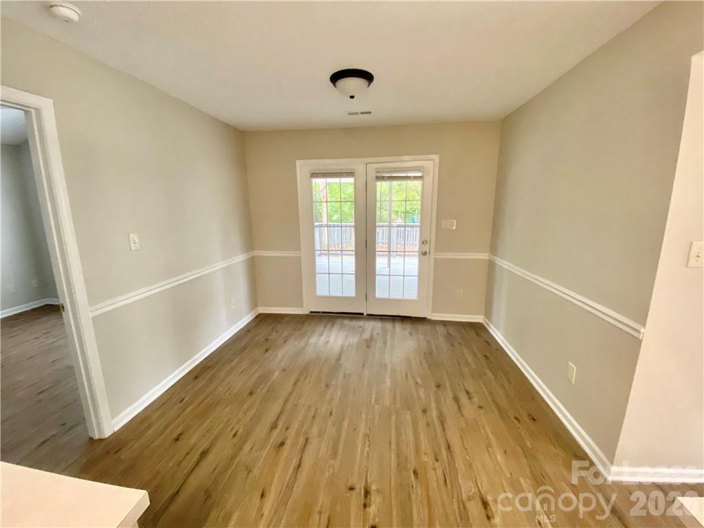 3008 Hawick Commons Drive Property Photo 6