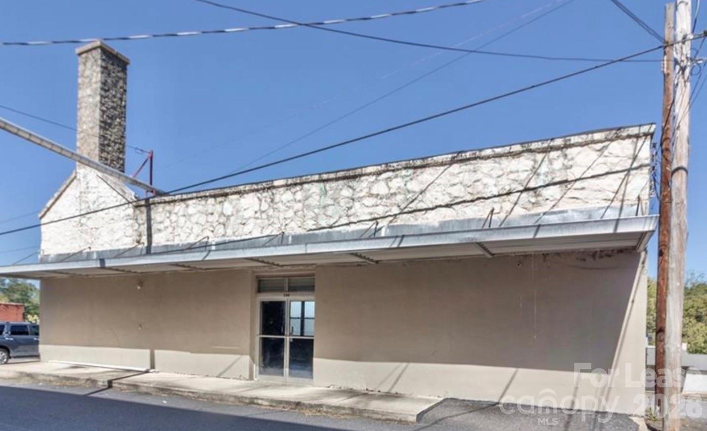 200 W Town Alley Property Photo 2