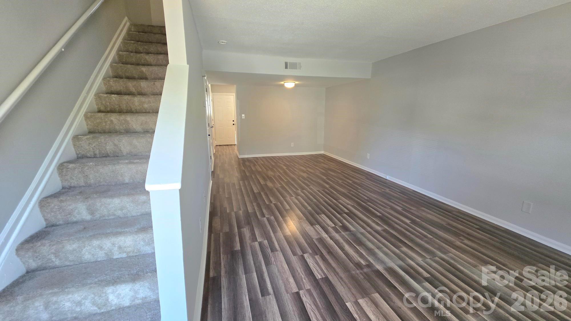 7906 Oak Meadow Court Property Photo 2
