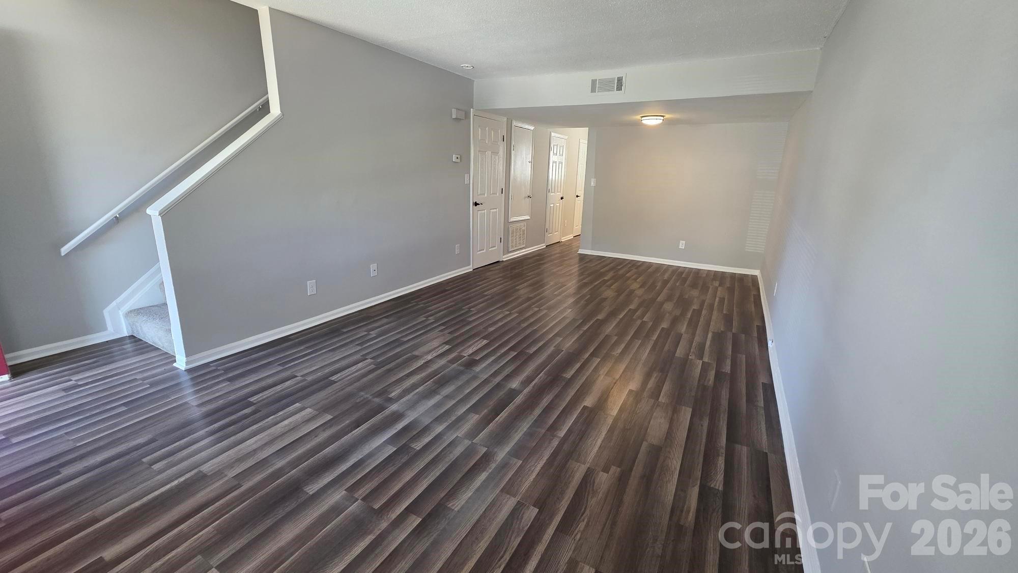 7906 Oak Meadow Court Property Photo 4