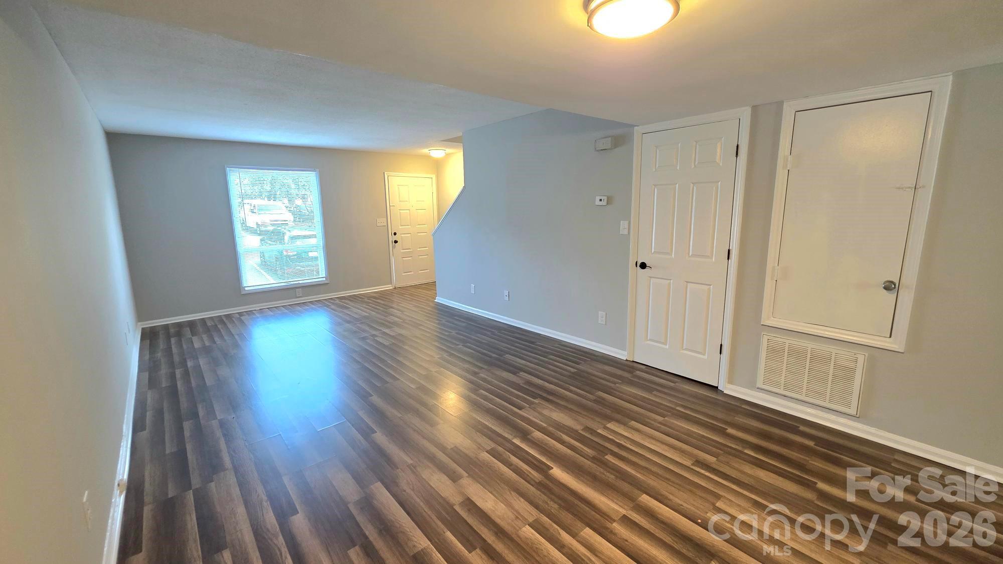 7906 Oak Meadow Court Property Photo 6