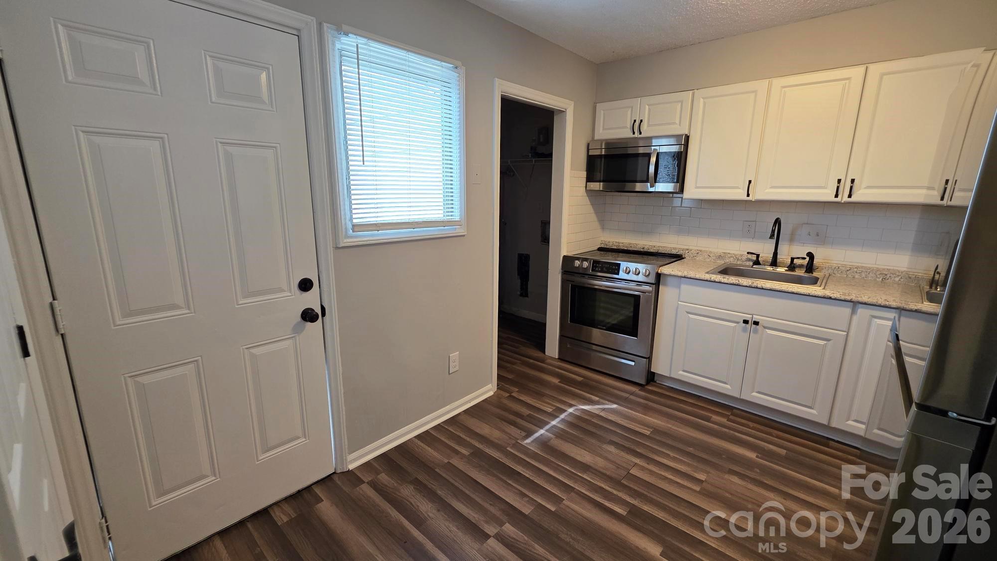 7906 Oak Meadow Court Property Photo 10