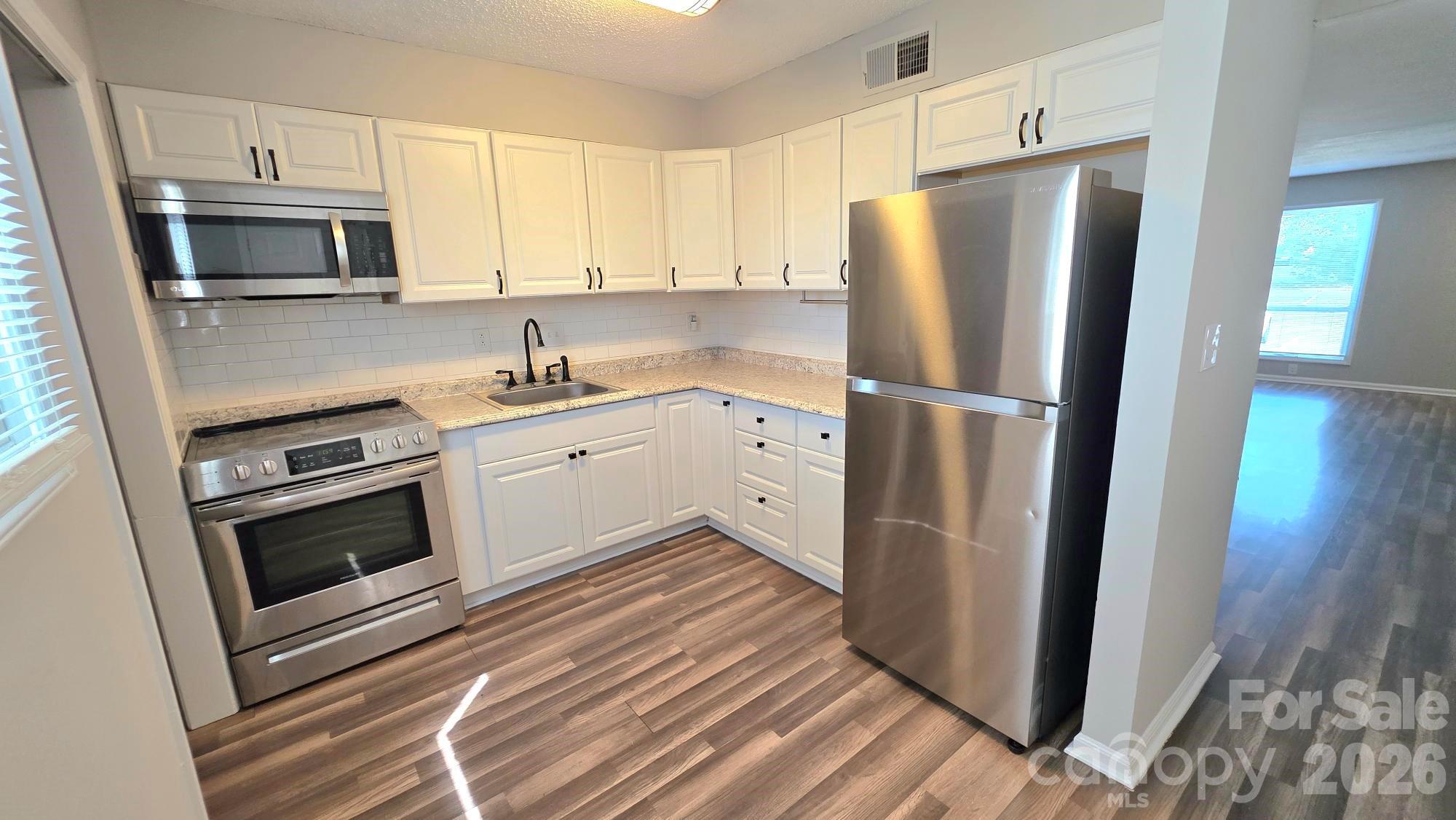 7906 Oak Meadow Court Property Photo 11
