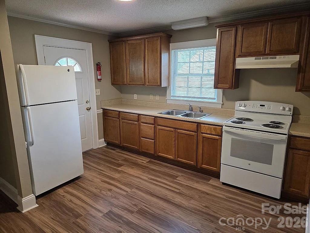 494 Cook Street Property Photo 4
