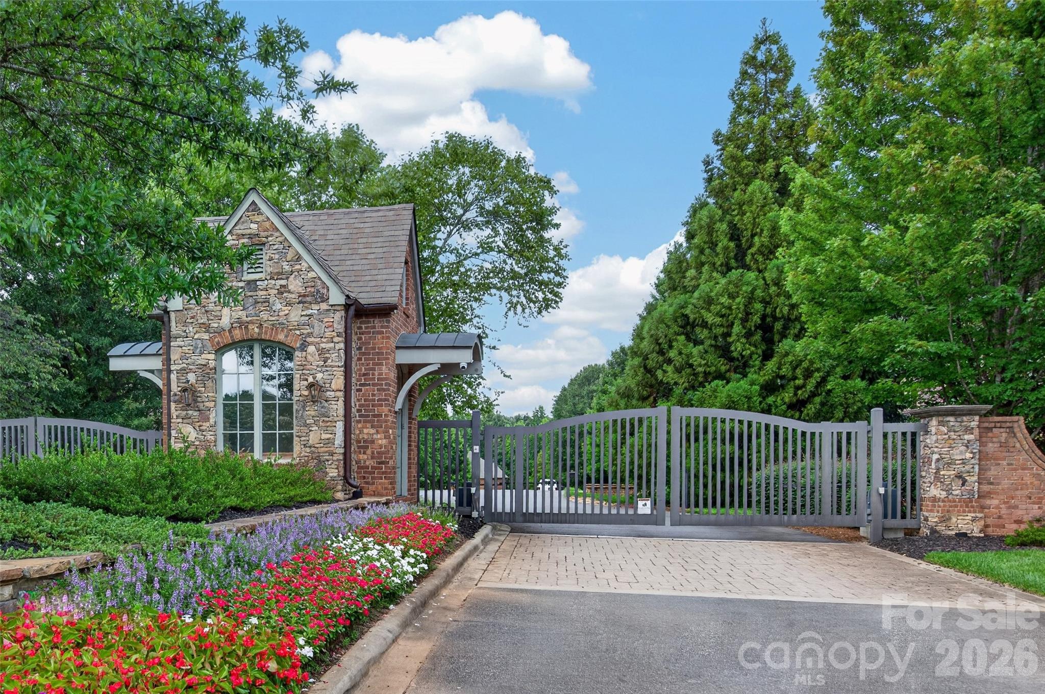 1504 Waybridge Way Property Photo 37