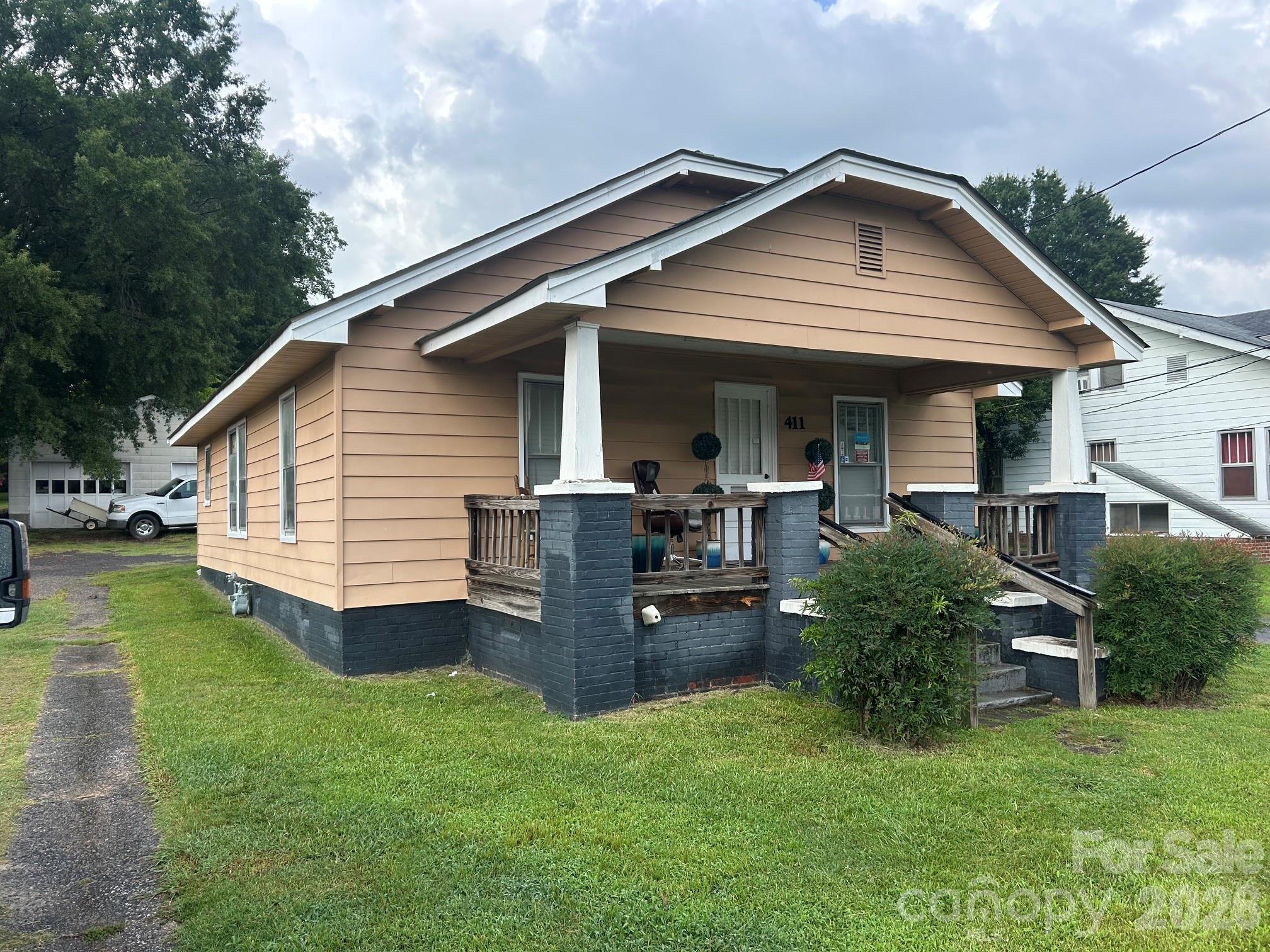 411 Jackson Park Road Property Photo 1