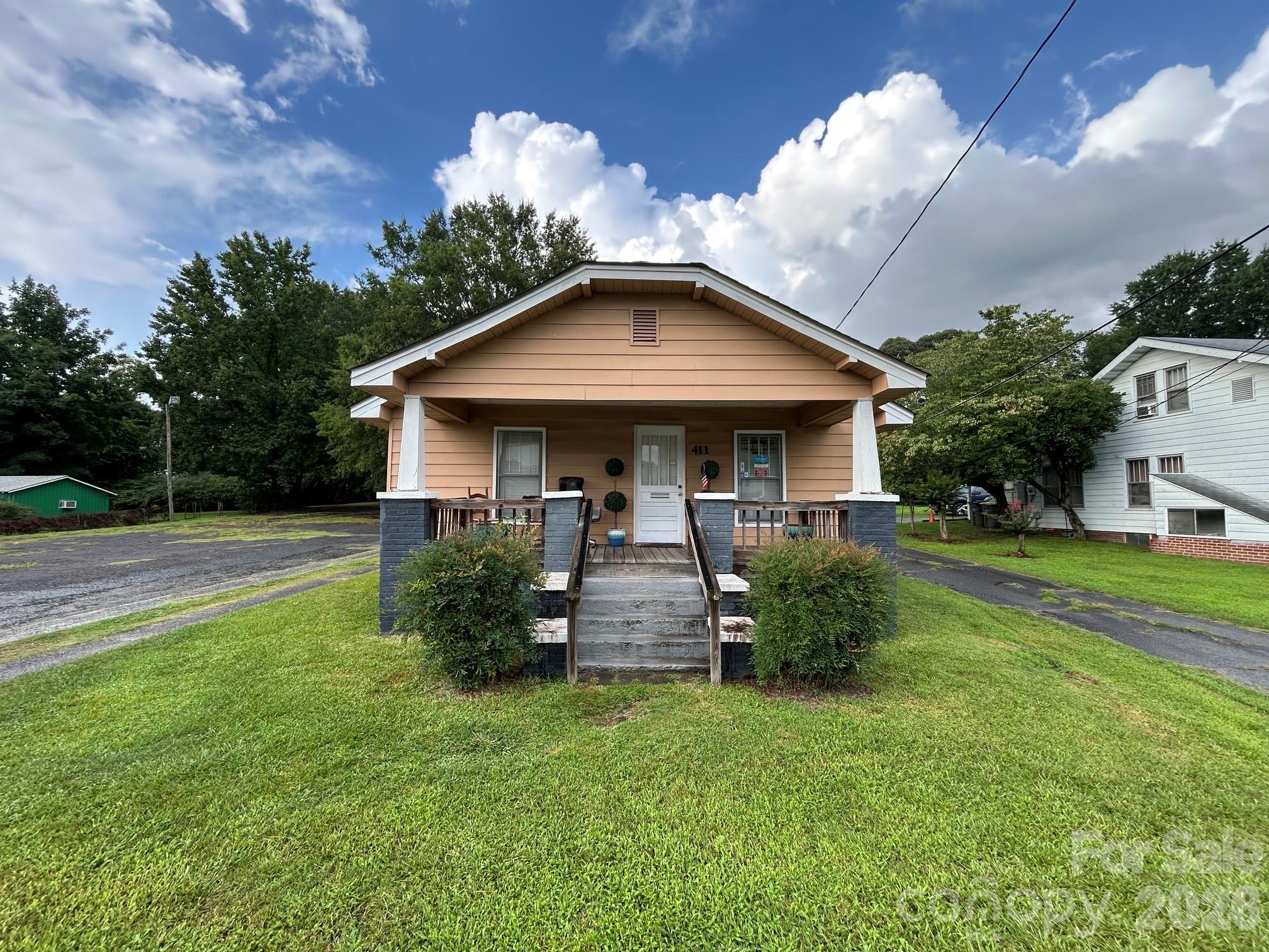 411 Jackson Park Road Property Photo 2