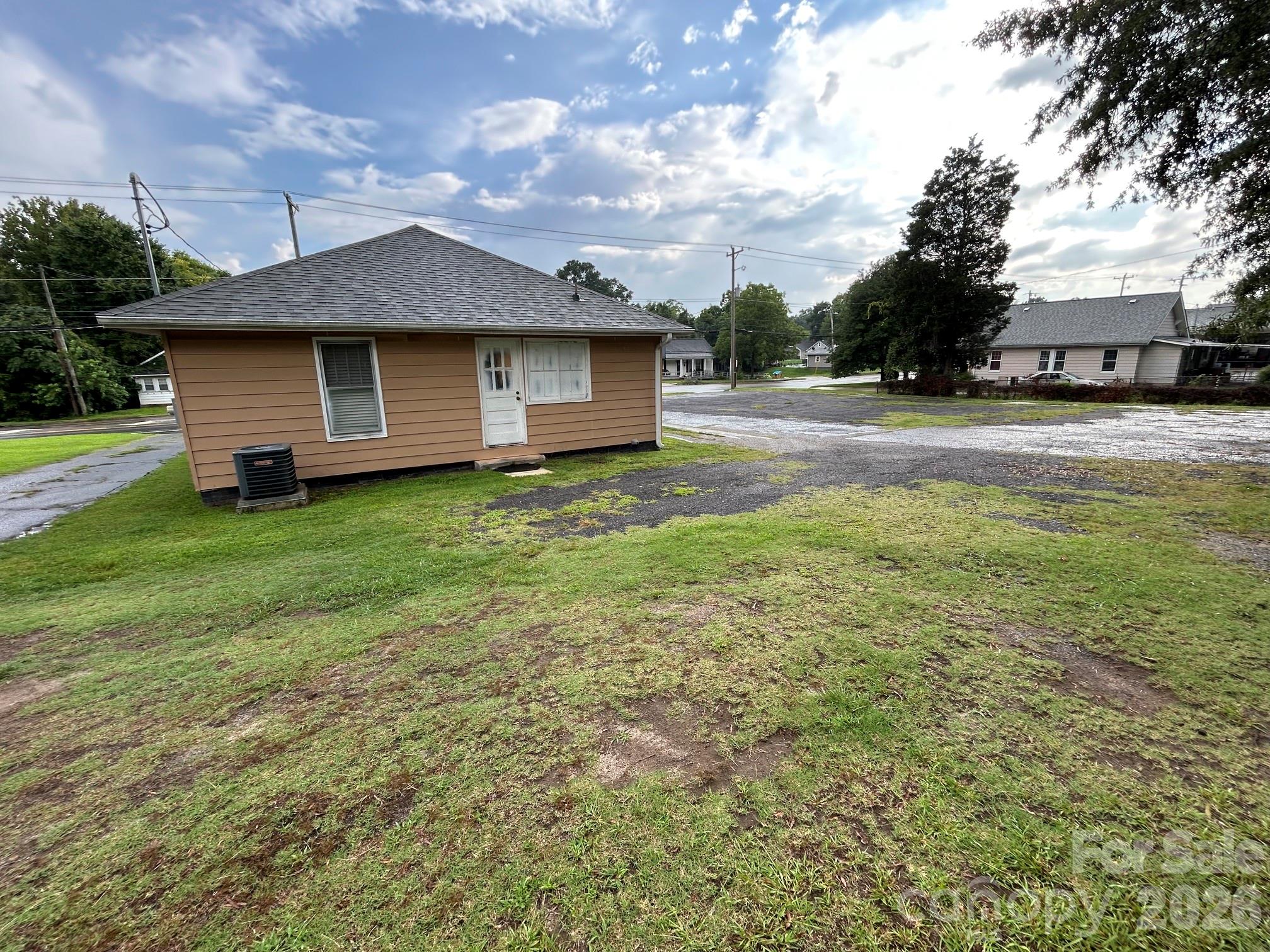 411 Jackson Park Road Property Photo 4