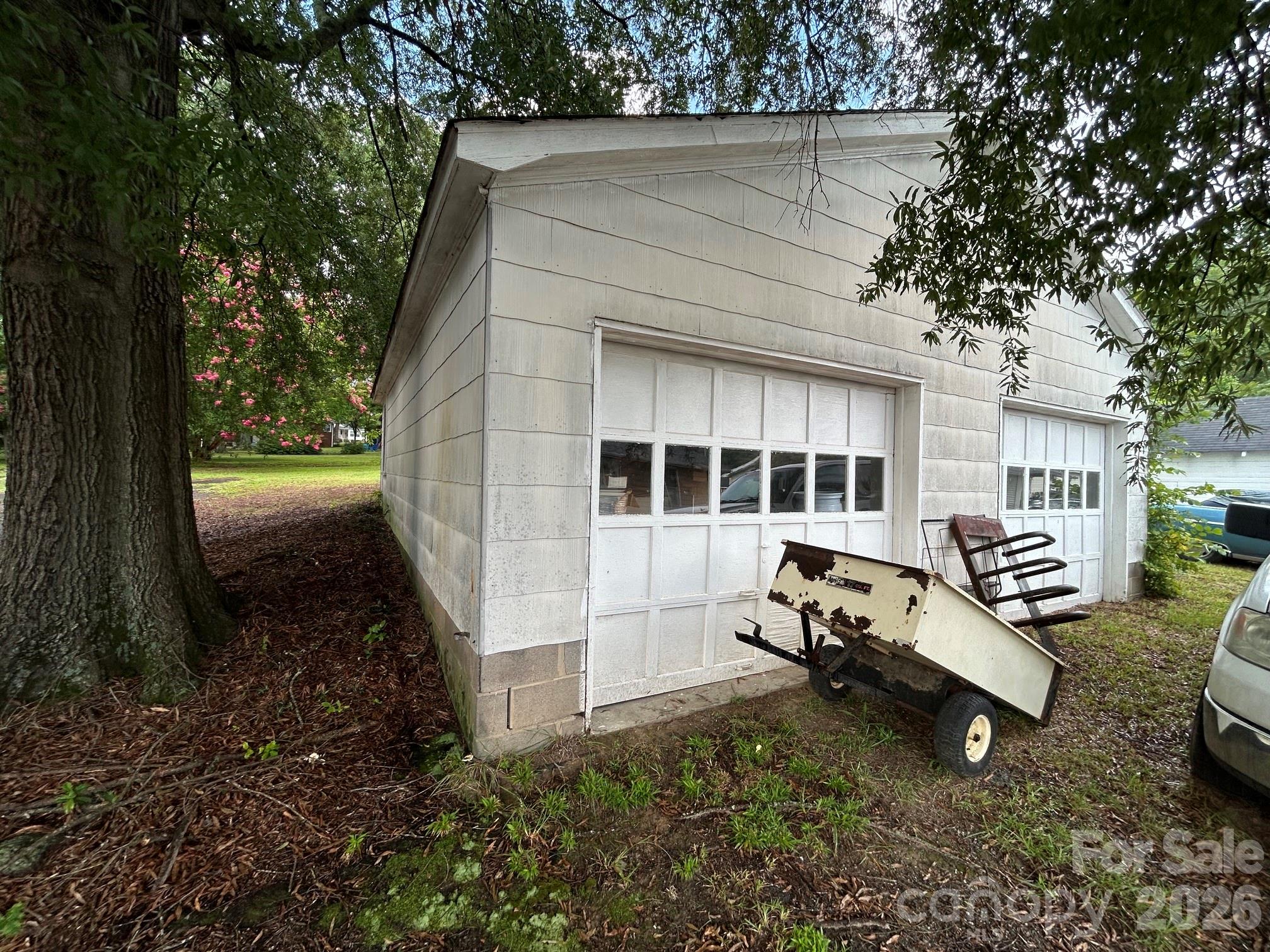 411 Jackson Park Road Property Photo 5