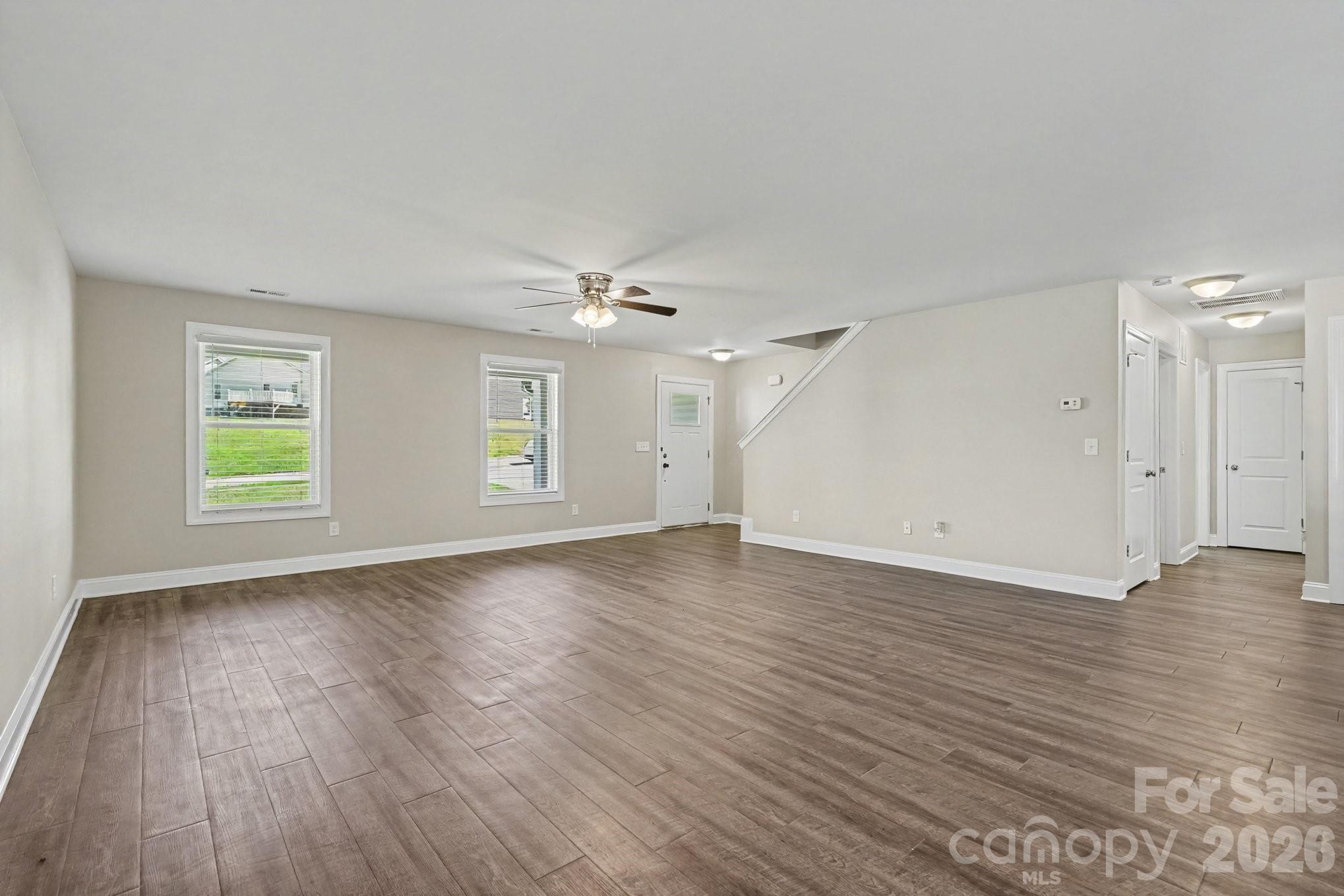 1548 Mayfair Drive Property Photo 3